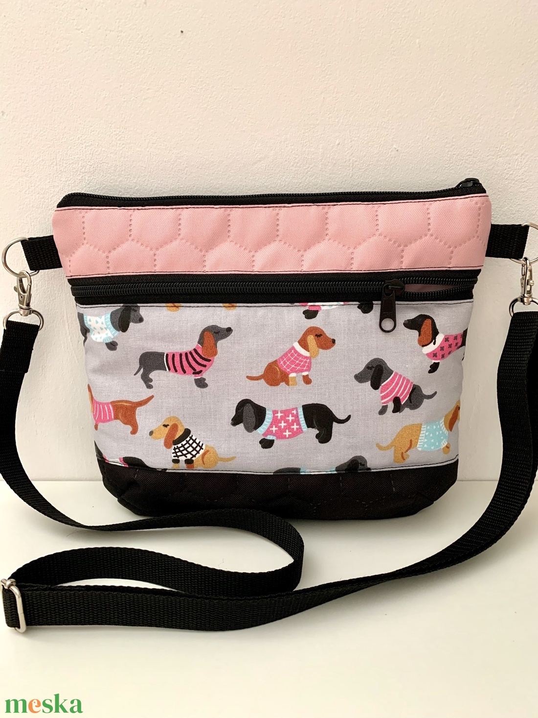 Cuki tacskók- crossbody / válltáska/ keresztpántos táska/ oldaltáska - táska & tok - kézitáska & válltáska - vállon átvethető táska - Meska.hu Cuki tacskók- crossbody / válltáska/ keresztpántos táska/ oldaltáska - táska & tok - kézitáska & válltáska - vállon átvethető táska - Meska.hu