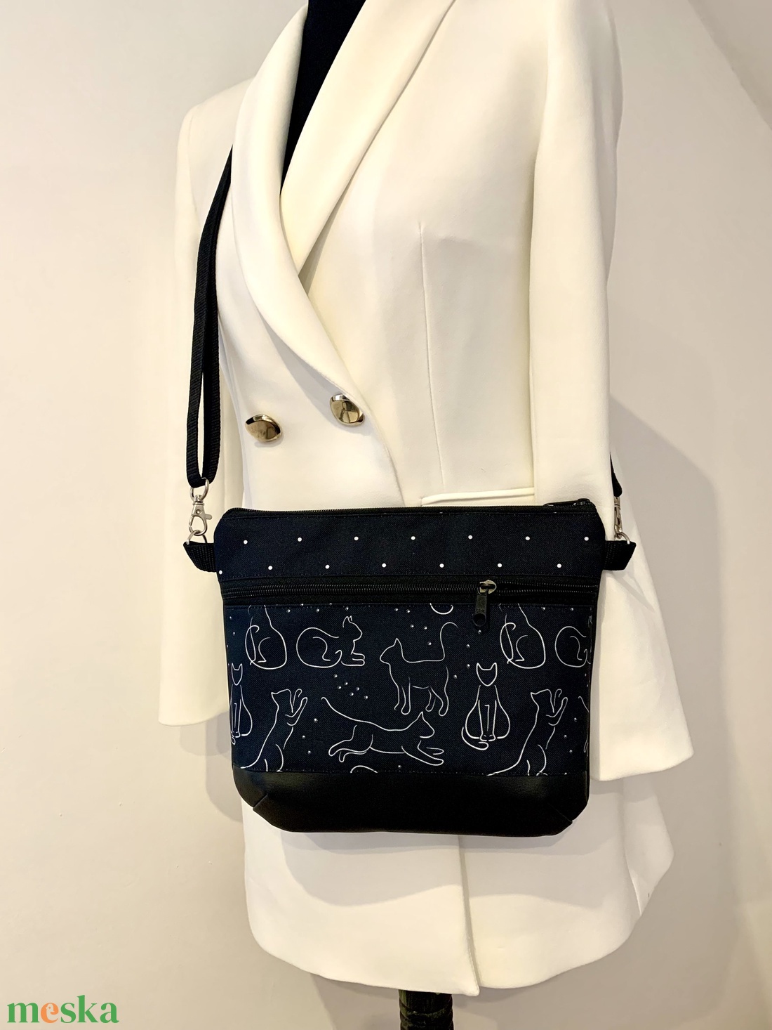 Rajzolt macskák- crossbody / válltáska/ keresztpántos táska/ oldaltáska - táska & tok - kézitáska & válltáska - vállon átvethető táska - Meska.hu Rajzolt macskák- crossbody / válltáska/ keresztpántos táska/ oldaltáska - táska & tok - kézitáska & válltáska - vállon átvethető táska - Meska.hu
