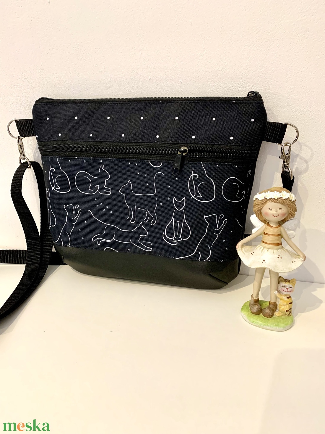 Rajzolt macskák- crossbody / válltáska/ keresztpántos táska/ oldaltáska - táska & tok - kézitáska & válltáska - vállon átvethető táska - Meska.hu Rajzolt macskák- crossbody / válltáska/ keresztpántos táska/ oldaltáska - táska & tok - kézitáska & válltáska - vállon átvethető táska - Meska.hu