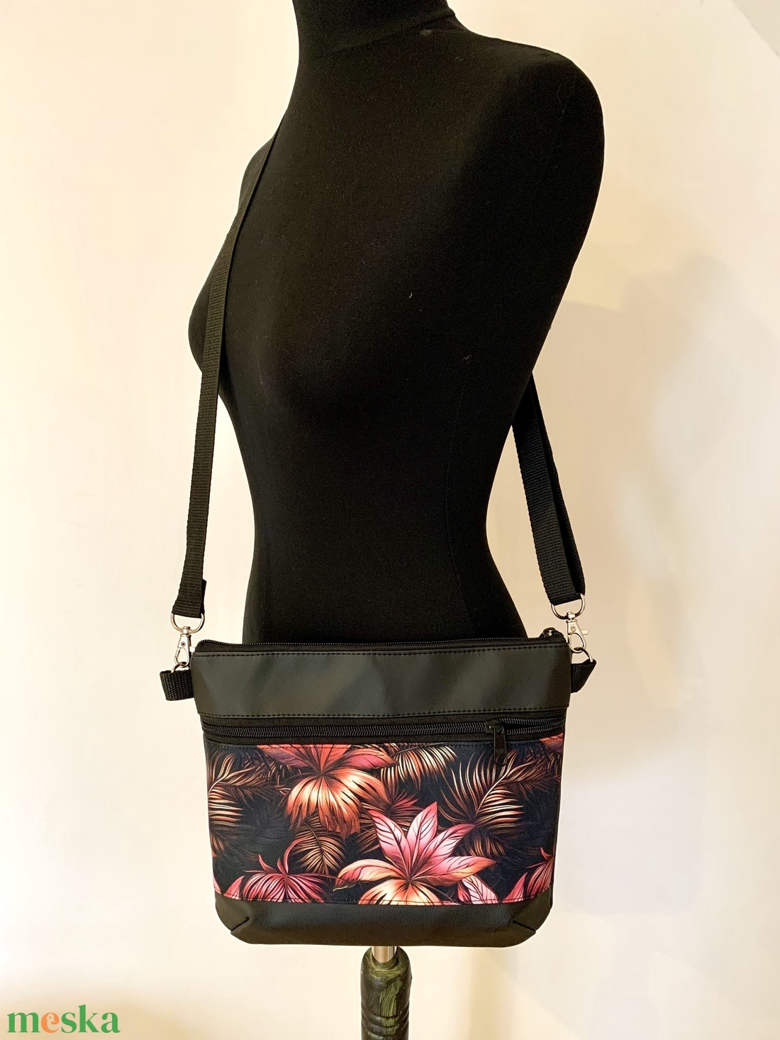 Trópusi pálmaleves crossbody / válltáska/ keresztpántos táska/ oldaltáska - táska & tok - kézitáska & válltáska - vállon átvethető táska - Meska.hu Trópusi pálmaleves crossbody / válltáska/ keresztpántos táska/ oldaltáska - táska & tok - kézitáska & válltáska - vállon átvethető táska - Meska.hu