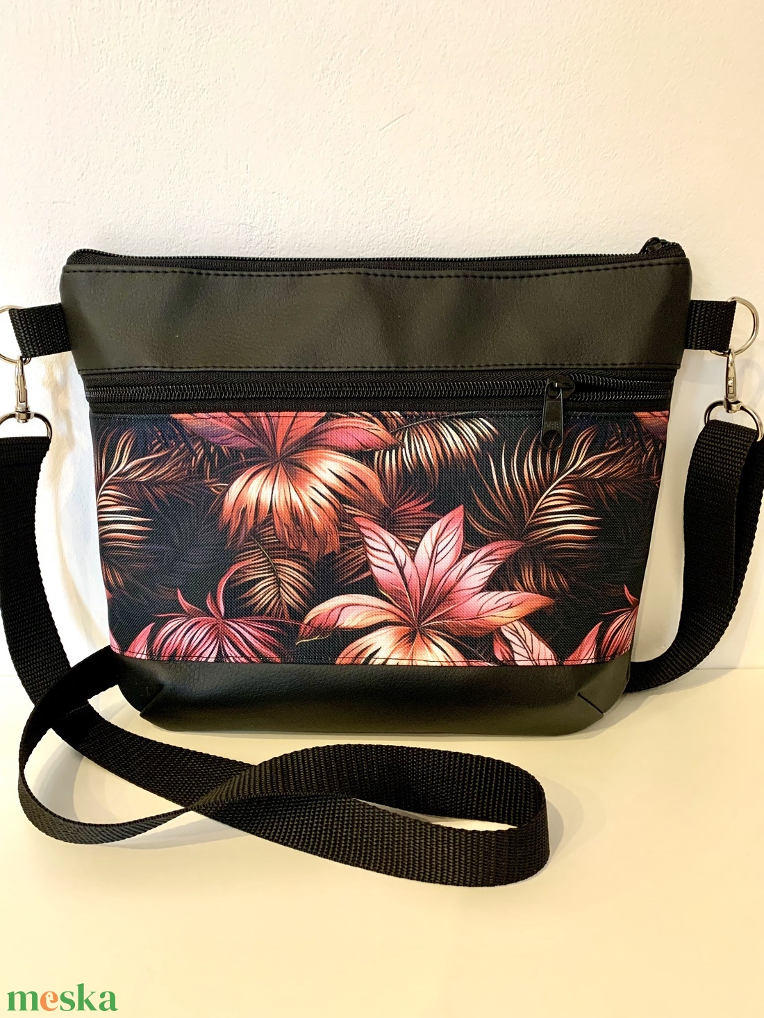 Trópusi pálmaleves crossbody / válltáska/ keresztpántos táska/ oldaltáska - táska & tok - kézitáska & válltáska - vállon átvethető táska - Meska.hu Trópusi pálmaleves crossbody / válltáska/ keresztpántos táska/ oldaltáska - táska & tok - kézitáska & válltáska - vállon átvethető táska - Meska.hu