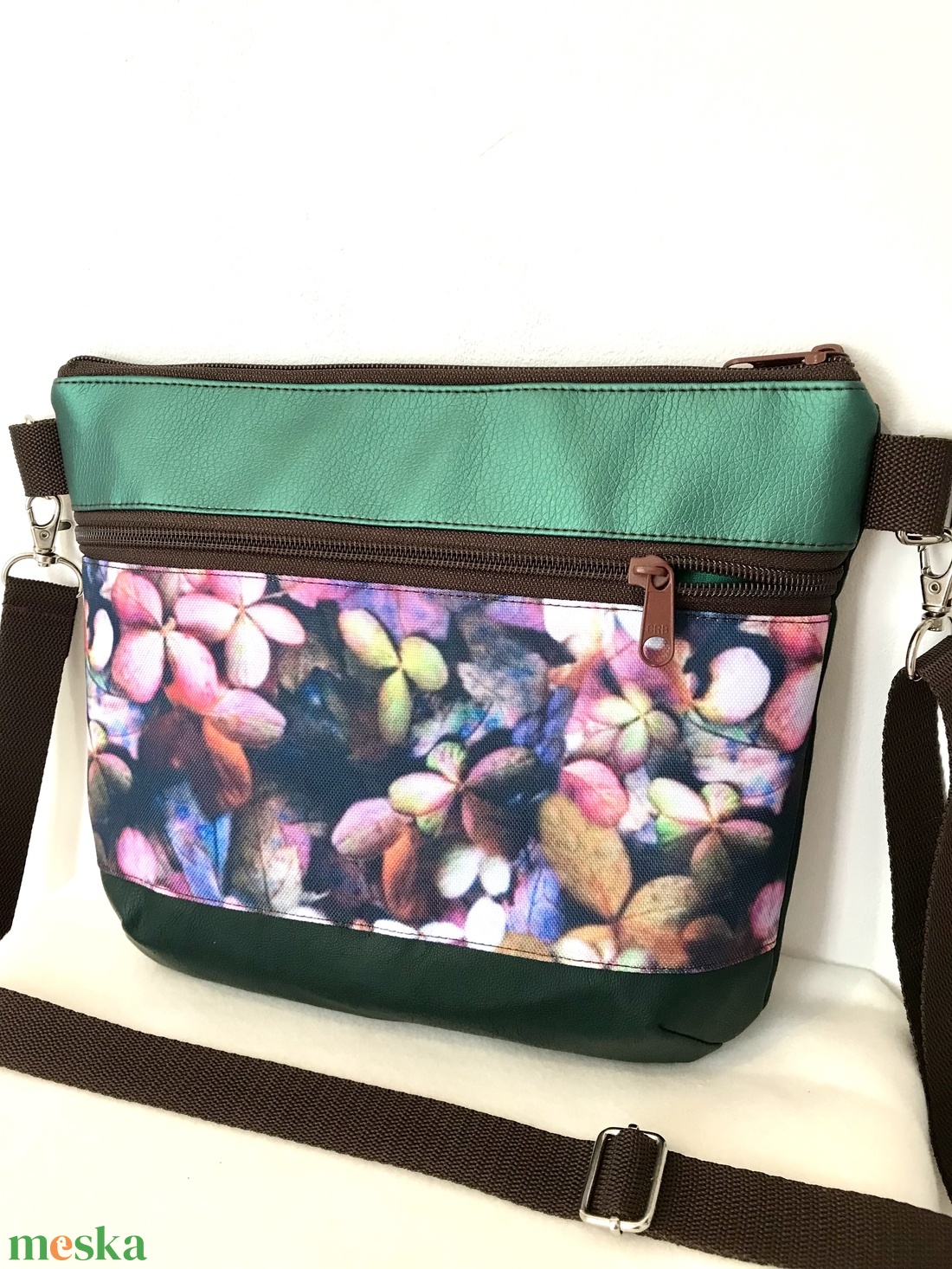Színes virág mintás crossbody - táska & tok - kézitáska & válltáska - vállon átvethető táska - Meska.hu Színes virág mintás crossbody - táska & tok - kézitáska & válltáska - vállon átvethető táska - Meska.hu
