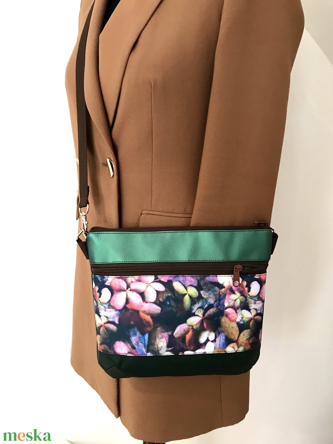 Színes virág mintás crossbody - táska & tok - kézitáska & válltáska - vállon átvethető táska - Meska.hu Színes virág mintás crossbody - táska & tok - kézitáska & válltáska - vállon átvethető táska - Meska.hu