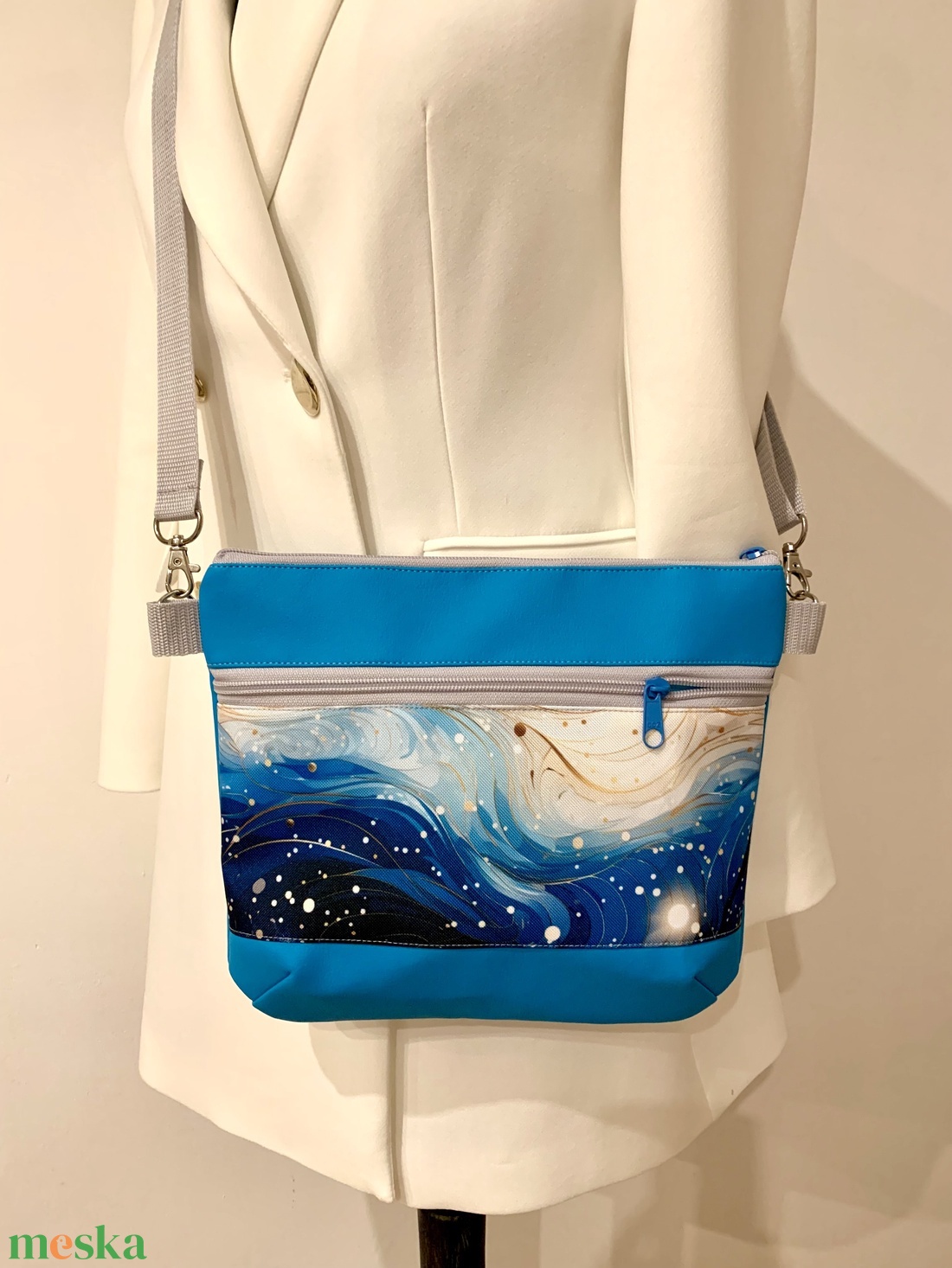 Készleten! Háborgó tenger- crossbody / válltáska/ keresztpántos táska/ oldaltáska - táska & tok - kézitáska & válltáska - vállon átvethető táska - Meska.hu Készleten! Háborgó tenger- crossbody / válltáska/ keresztpántos táska/ oldaltáska - táska & tok - kézitáska & válltáska - vállon átvethető táska - Meska.hu