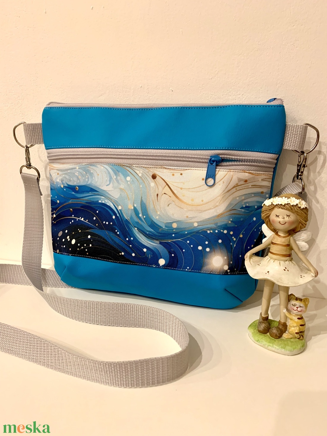 Készleten! Háborgó tenger- crossbody / válltáska/ keresztpántos táska/ oldaltáska - táska & tok - kézitáska & válltáska - vállon átvethető táska - Meska.hu Készleten! Háborgó tenger- crossbody / válltáska/ keresztpántos táska/ oldaltáska - táska & tok - kézitáska & válltáska - vállon átvethető táska - Meska.hu
