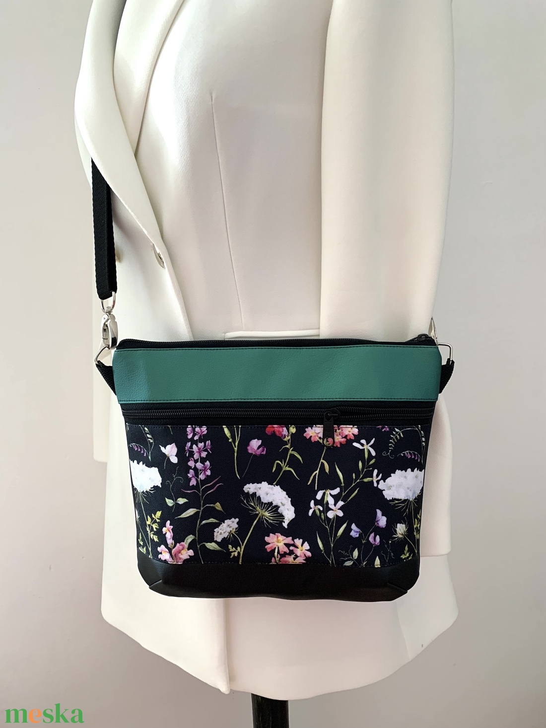 Tátika virág mintás crossbody - táska & tok - kézitáska & válltáska - vállon átvethető táska - Meska.hu Tátika virág mintás crossbody - táska & tok - kézitáska & válltáska - vállon átvethető táska - Meska.hu