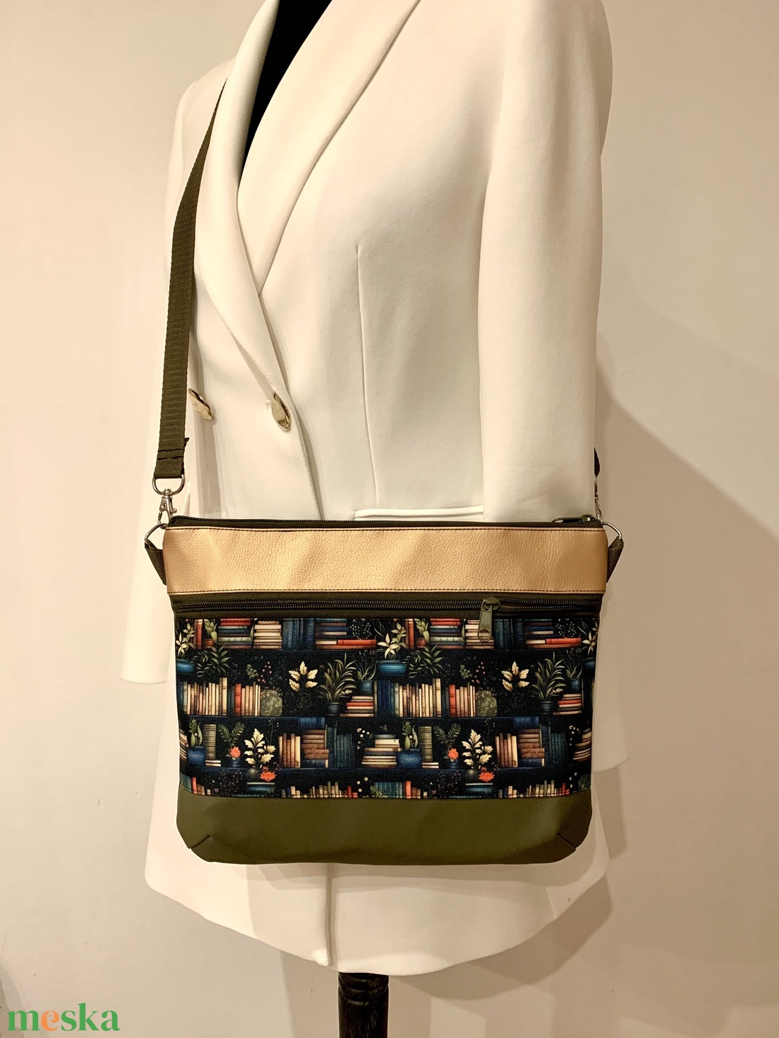Könyv mintás crossbody / válltáska/ keresztpántos táska/ oldaltáska - táska & tok - kézitáska & válltáska - vállon átvethető táska - Meska.hu Könyv mintás crossbody / válltáska/ keresztpántos táska/ oldaltáska - táska & tok - kézitáska & válltáska - vállon átvethető táska - Meska.hu