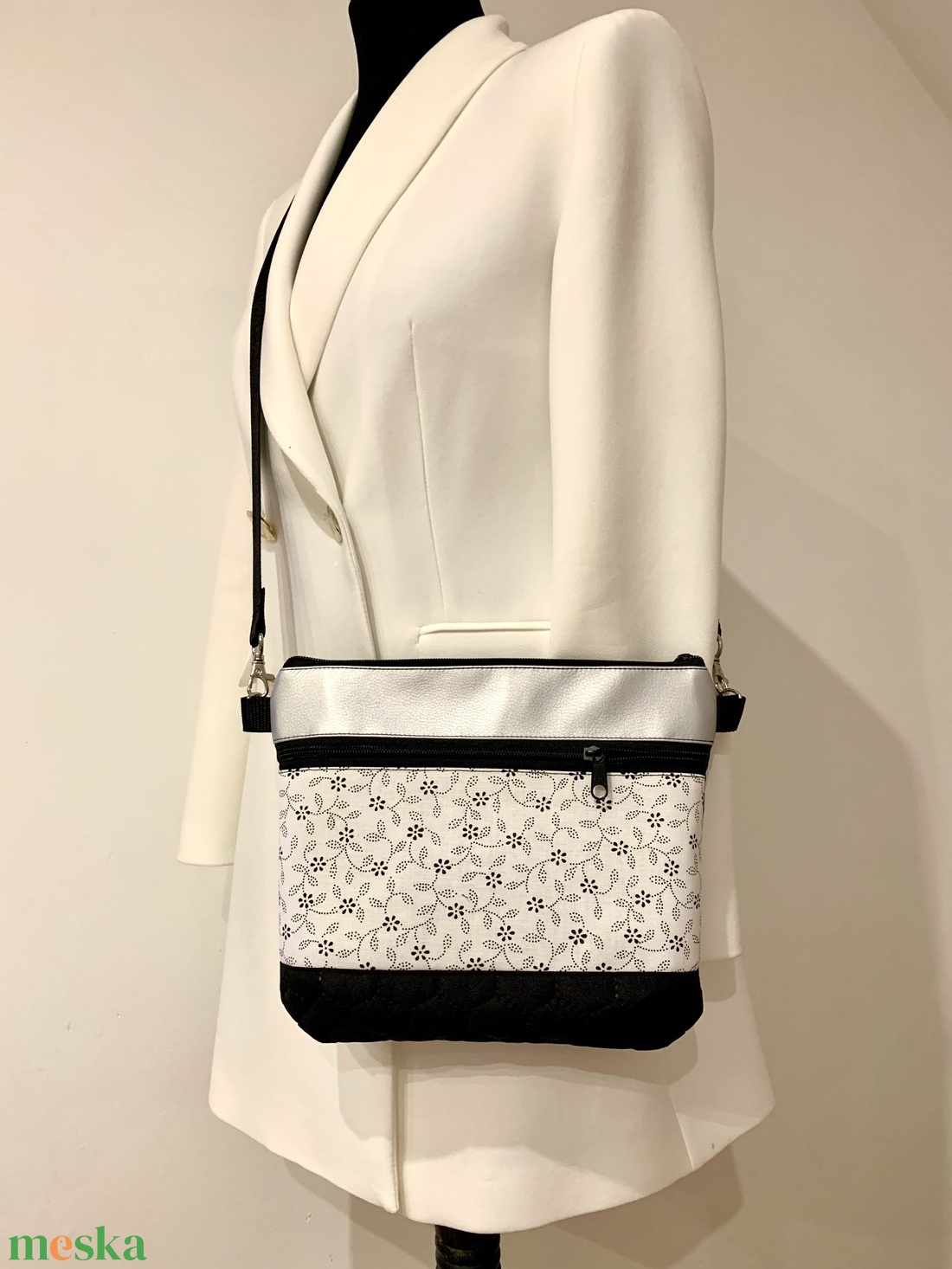 Pici virág-inda mintás crossbody / válltáska/ keresztpántos táska/ oldaltáska - táska & tok - kézitáska & válltáska - vállon átvethető táska - Meska.hu Pici virág-inda mintás crossbody / válltáska/ keresztpántos táska/ oldaltáska - táska & tok - kézitáska & válltáska - vállon átvethető táska - Meska.hu