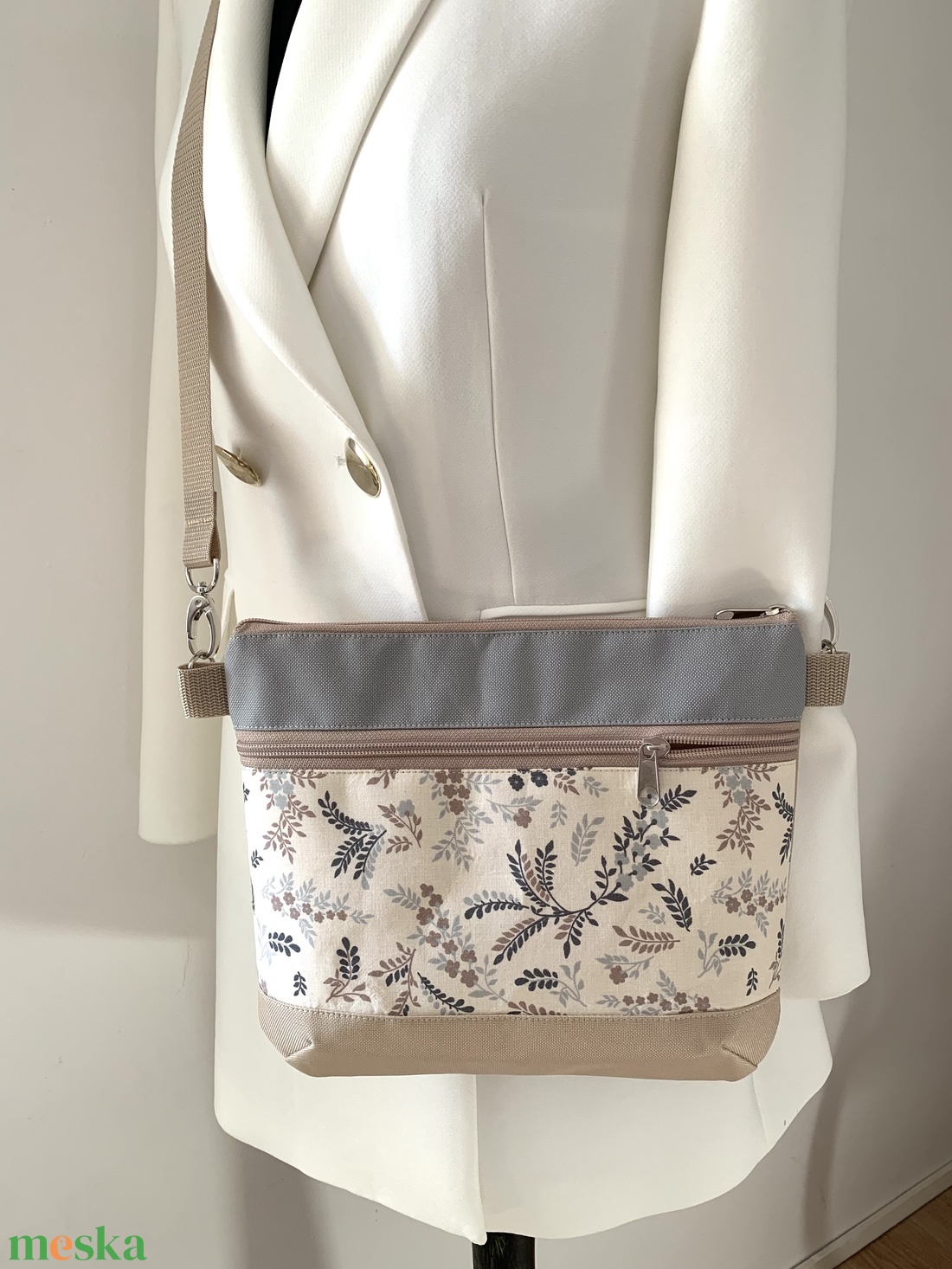 Apró levél mintás crossbody / válltáska/ keresztpántos táska/ oldaltáska - táska & tok - kézitáska & válltáska - vállon átvethető táska - Meska.hu Apró levél mintás crossbody / válltáska/ keresztpántos táska/ oldaltáska - táska & tok - kézitáska & válltáska - vállon átvethető táska - Meska.hu