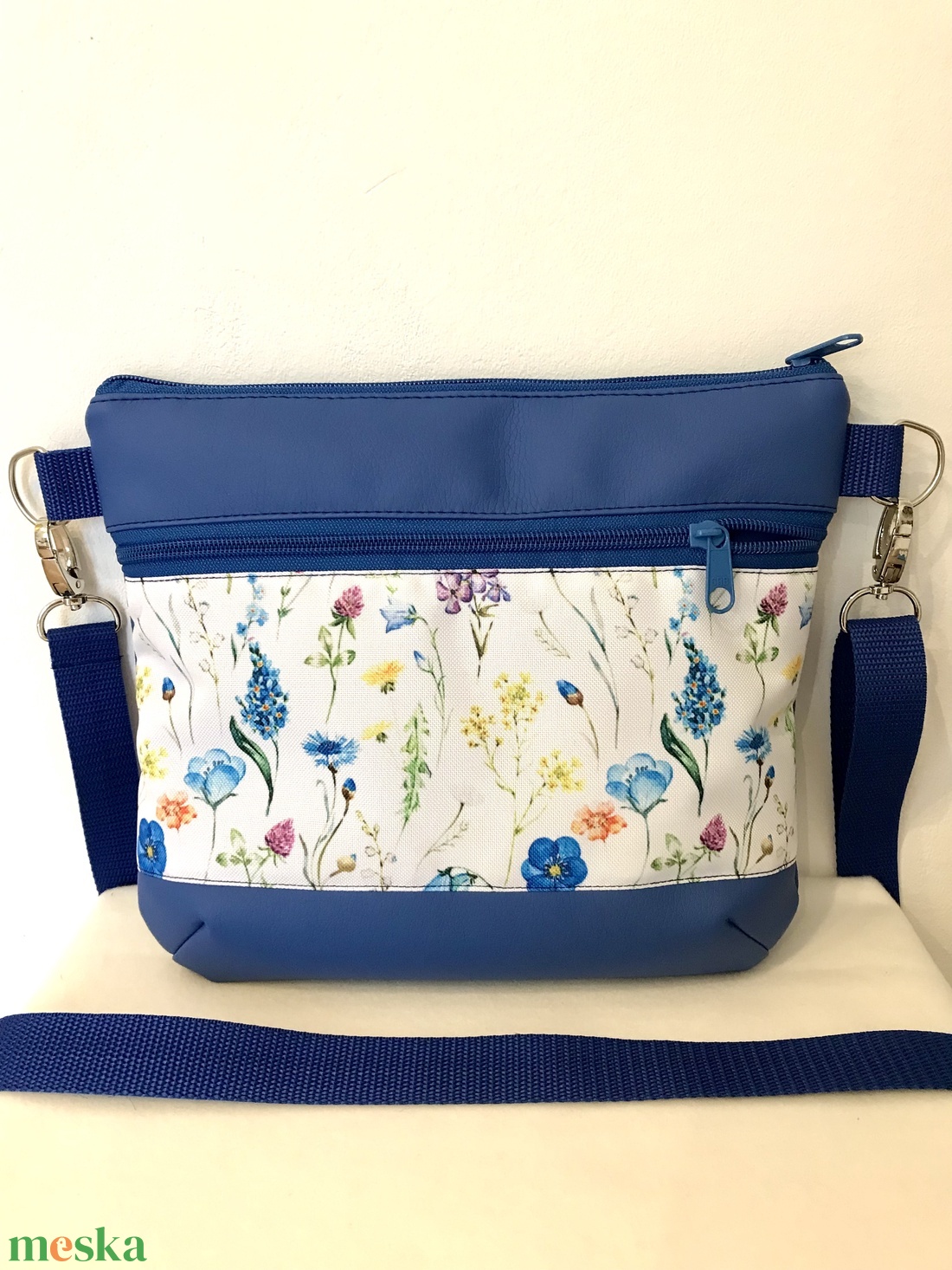 Színpompás réti virágos crossbody / válltáska/ keresztpántos táska/ oldaltáska - táska & tok - kézitáska & válltáska - vállon átvethető táska - Meska.hu Színpompás réti virágos crossbody / válltáska/ keresztpántos táska/ oldaltáska - táska & tok - kézitáska & válltáska - vállon átvethető táska - Meska.hu