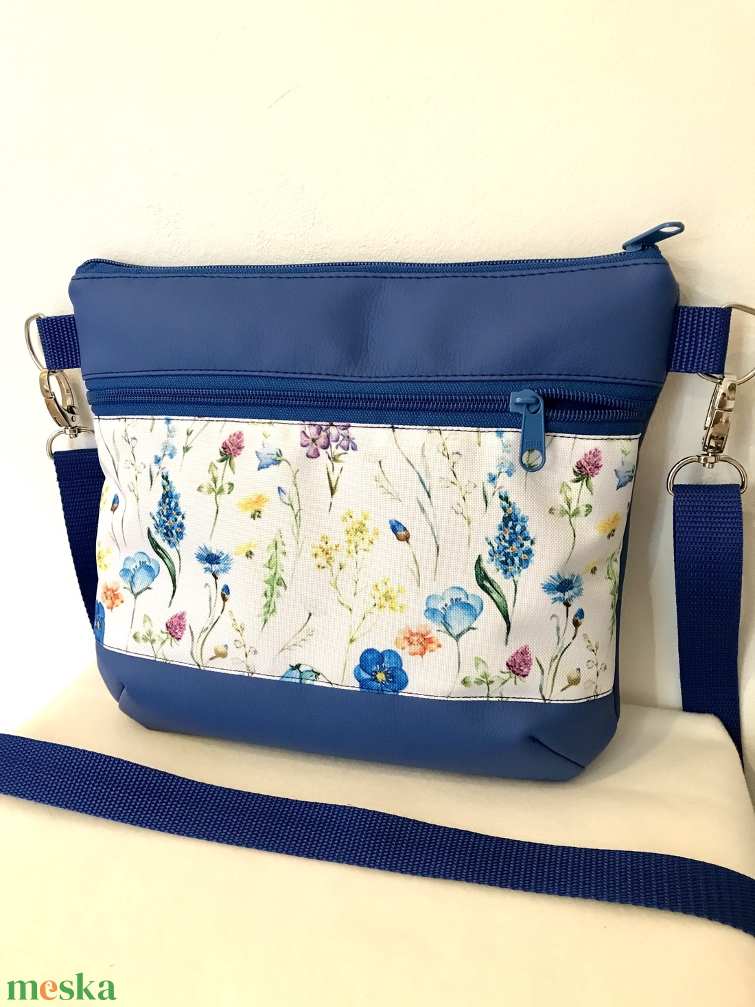 Színpompás réti virágos crossbody / válltáska/ keresztpántos táska/ oldaltáska - táska & tok - kézitáska & válltáska - vállon átvethető táska - Meska.hu Színpompás réti virágos crossbody / válltáska/ keresztpántos táska/ oldaltáska - táska & tok - kézitáska & válltáska - vállon átvethető táska - Meska.hu