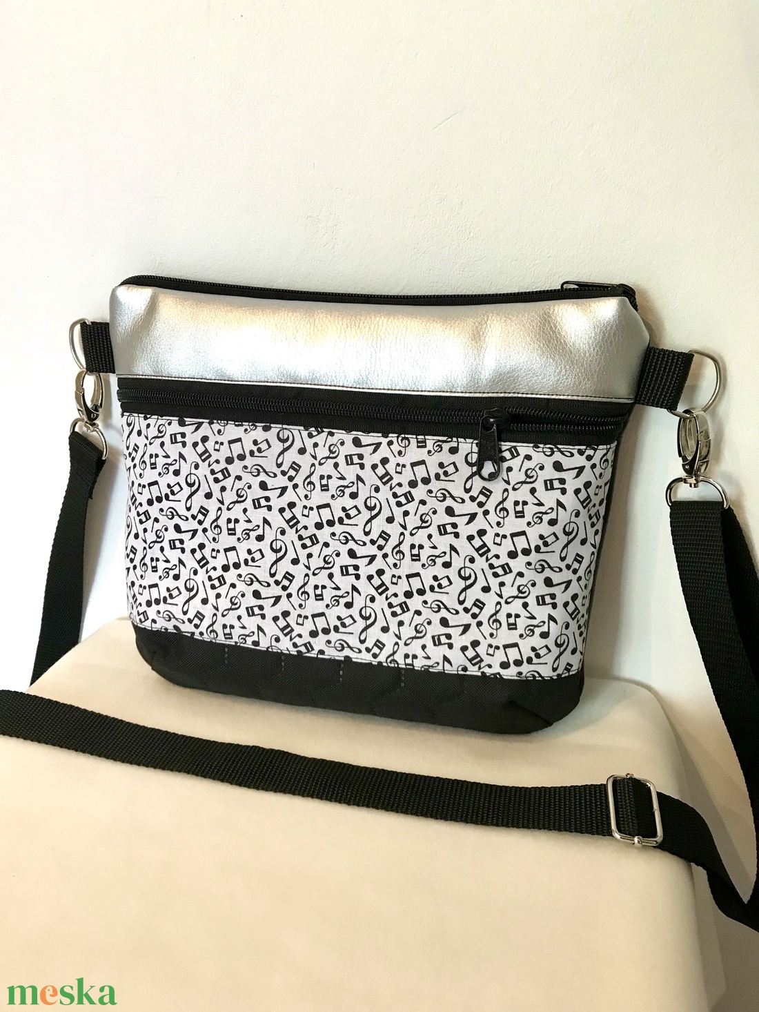 Készleten! Hangjegy mintás crossbody - táska & tok - kézitáska & válltáska - vállon átvethető táska - Meska.hu
