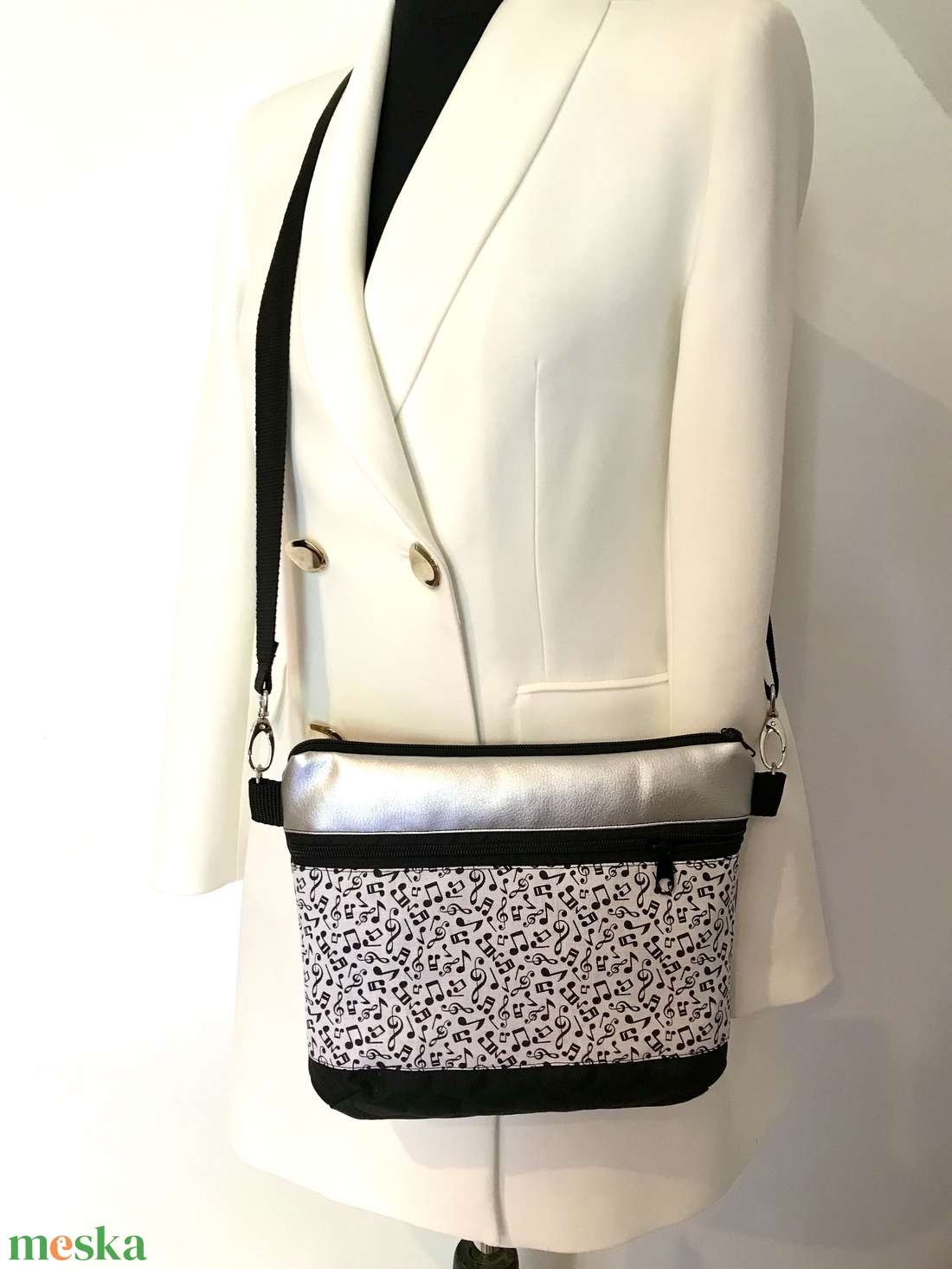 Készleten! Hangjegy mintás crossbody - táska & tok - kézitáska & válltáska - vállon átvethető táska - Meska.hu