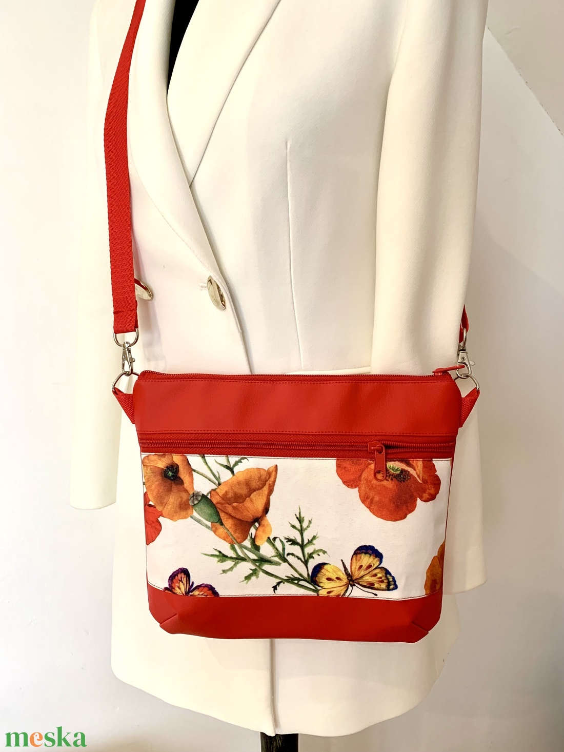 Készleten! Pipacs-pillangó mintás  crossbody / válltáska/ keresztpántos táska/ oldaltáska - táska & tok - kézitáska & válltáska - vállon átvethető táska - Meska.hu