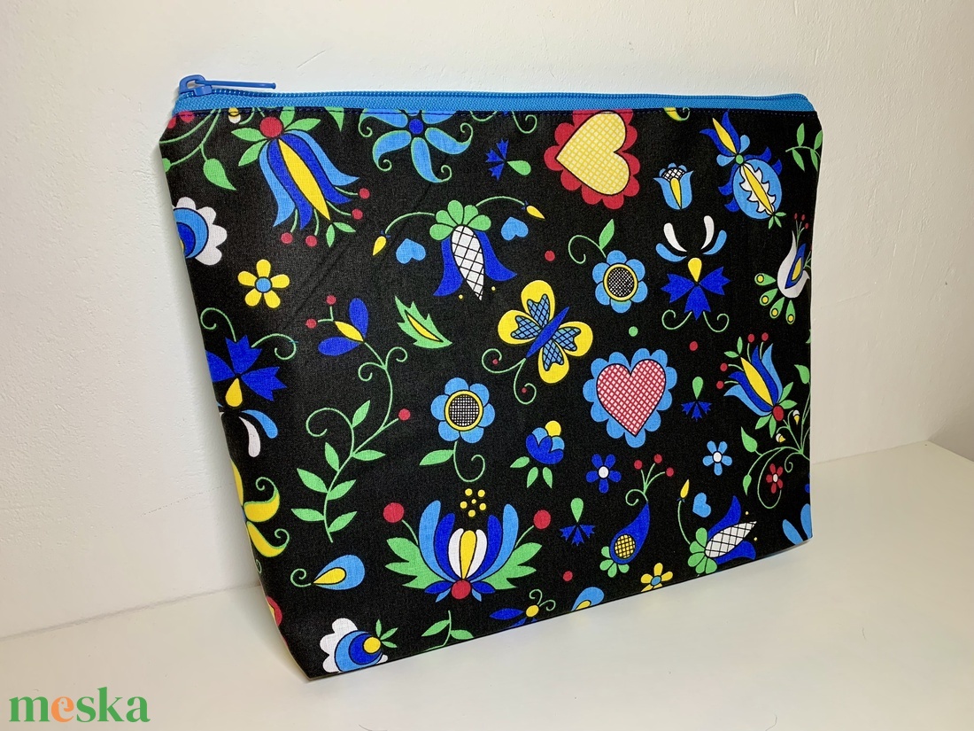 Készleten! Sok zsebes Utazó neszesszer Pipere tároló Textil tároló Táskarendező Pelenkázó neszesszer - táska & tok - neszesszer - Meska.hu Készleten! Sok zsebes Utazó neszesszer Pipere tároló Textil tároló Táskarendező Pelenkázó neszesszer - táska & tok - neszesszer - Meska.hu