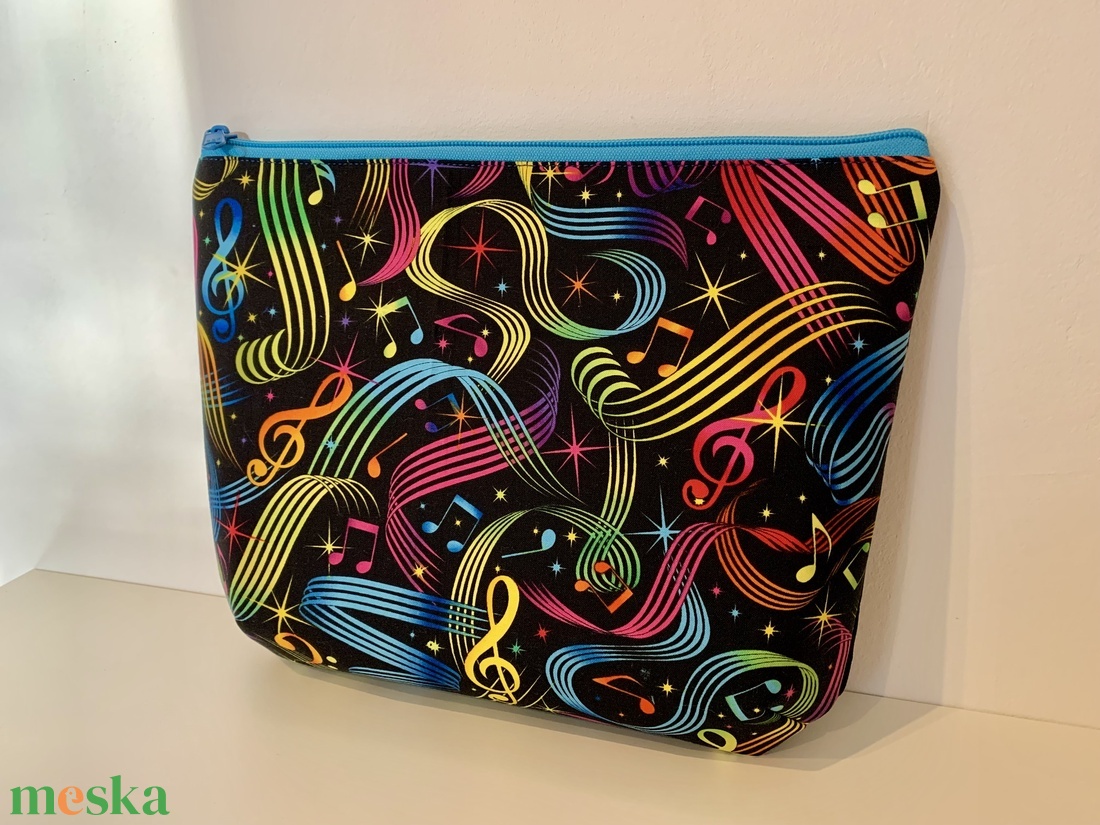 Készleten! Dallamok szárnyán, Sok zsebes Utazó neszesszer Pipere tároló Textil tároló Táskarendező Pelenkázó neszesszer - táska & tok - neszesszer - Meska.hu