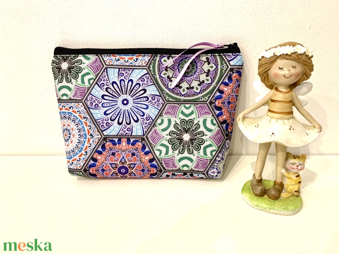 Készleten! Csempe mintás crossbody / válltáska/ keresztpántos táska/ oldaltáska - táska & tok - kézitáska & válltáska - vállon átvethető táska - Meska.hu Készleten! Csempe mintás crossbody / válltáska/ keresztpántos táska/ oldaltáska - táska & tok - kézitáska & válltáska - vállon átvethető táska - Meska.hu