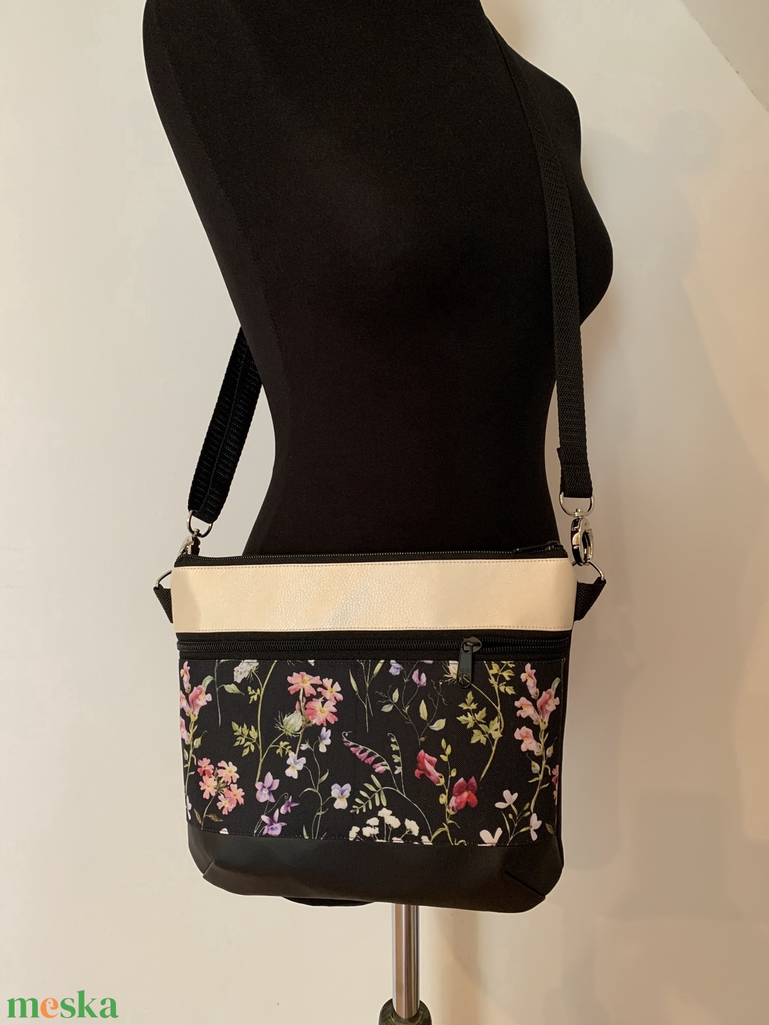 Tátika virág mintás crossbody / válltáska/ keresztpántos táska/ oldaltáska - táska & tok - kézitáska & válltáska - vállon átvethető táska - Meska.hu Tátika virág mintás crossbody / válltáska/ keresztpántos táska/ oldaltáska - táska & tok - kézitáska & válltáska - vállon átvethető táska - Meska.hu