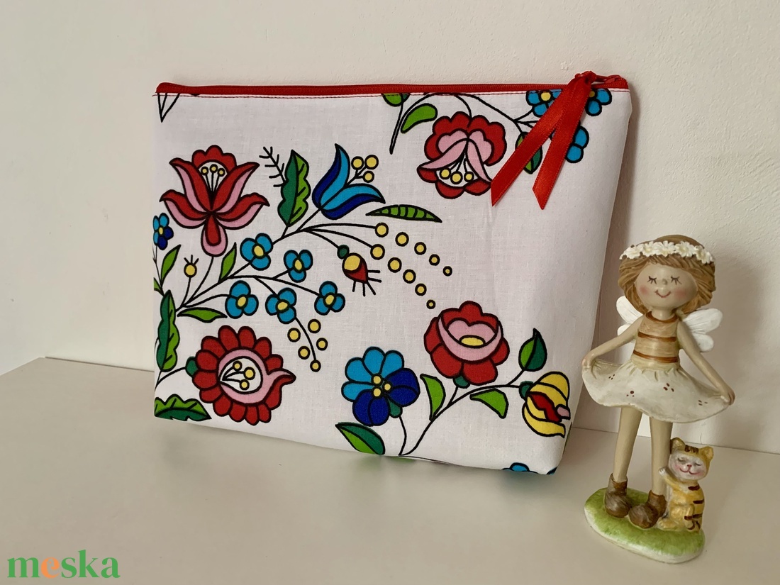 Készleten! Sok zsebes Utazó neszesszer Pipere tároló Textil tároló Táskarendező Pelenkázó neszesszer - táska & tok - neszesszer - Meska.hu Készleten! Sok zsebes Utazó neszesszer Pipere tároló Textil tároló Táskarendező Pelenkázó neszesszer - táska & tok - neszesszer - Meska.hu