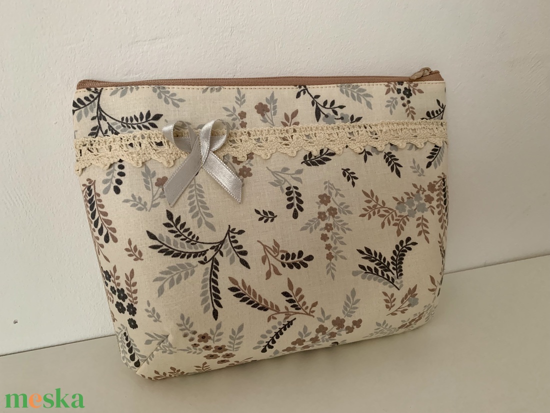 Készleten! Apró levél mintás neszesszer, pipere tároló, textil tároló - táska & tok - neszesszer - Meska.hu Készleten! Apró levél mintás neszesszer, pipere tároló, textil tároló - táska & tok - neszesszer - Meska.hu
