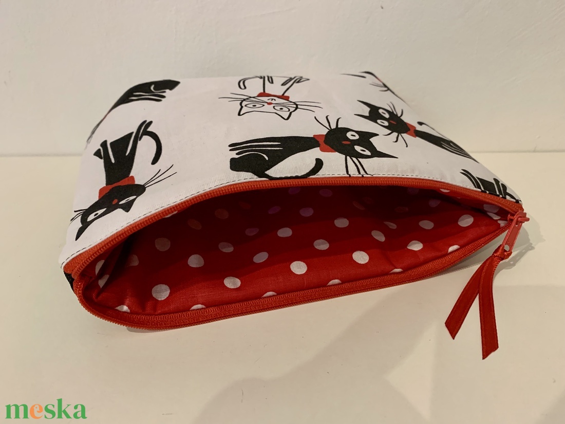 Készleten! Nyakkendős cicák, neszesszer, pipere tároló, textil tároló, irattartó - táska & tok - neszesszer - Meska.hu Készleten! Nyakkendős cicák, neszesszer, pipere tároló, textil tároló, irattartó - táska & tok - neszesszer - Meska.hu