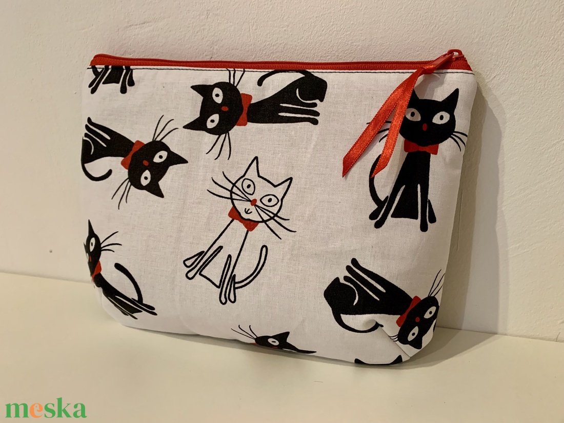 Készleten! Nyakkendős cicák, neszesszer, pipere tároló, textil tároló, irattartó - táska & tok - neszesszer - Meska.hu Készleten! Nyakkendős cicák, neszesszer, pipere tároló, textil tároló, irattartó - táska & tok - neszesszer - Meska.hu