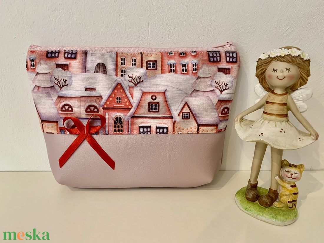 Készleten! Havas háztetők, neszesszer, textil tároló, irattartó, pipere tároló - táska & tok - neszesszer - Meska.hu Készleten! Havas háztetők, neszesszer, textil tároló, irattartó, pipere tároló - táska & tok - neszesszer - Meska.hu