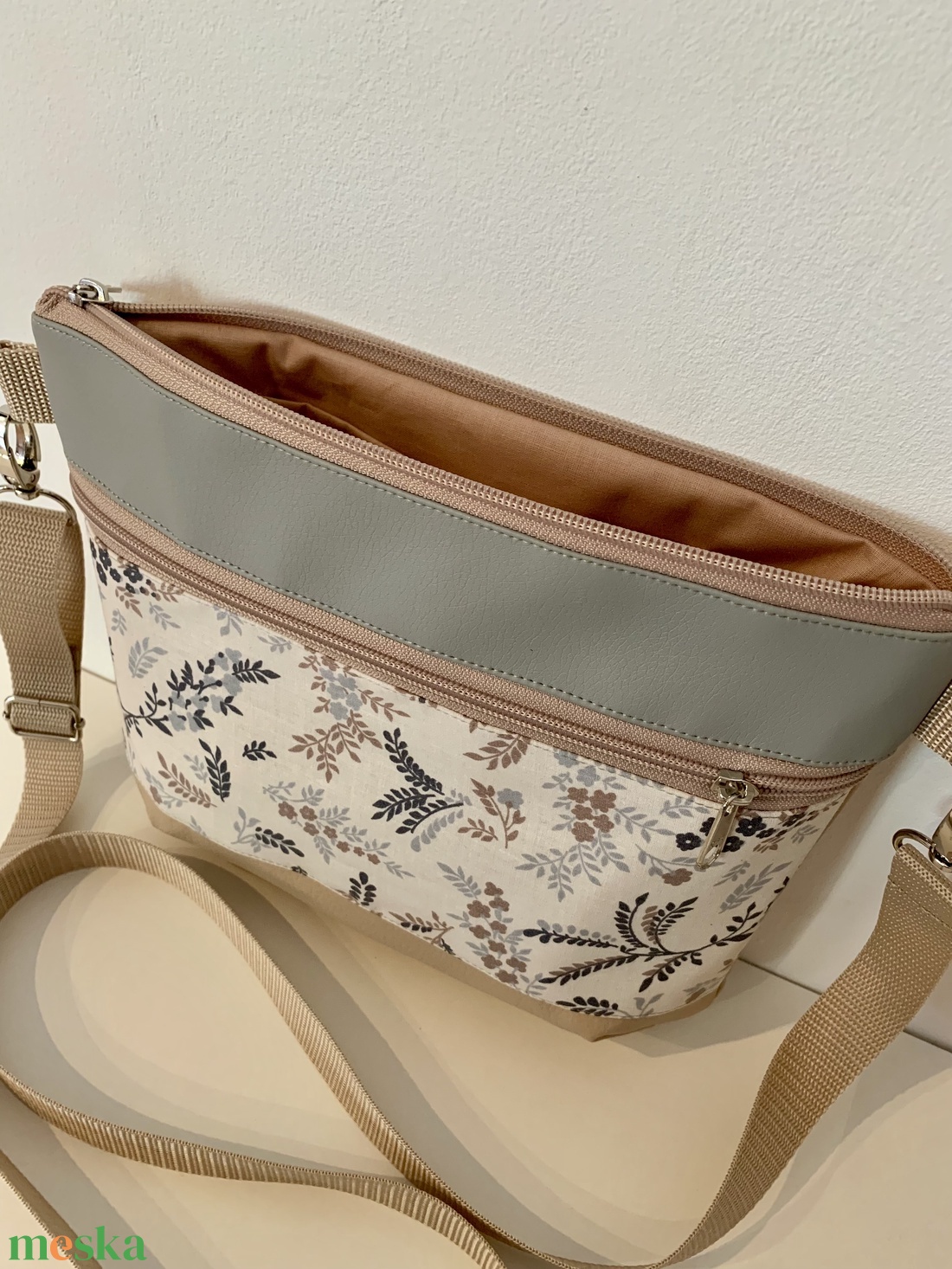 Apró levél mintás  crossbody / válltáska/ keresztpántos táska/ oldaltáska - táska & tok - kézitáska & válltáska - vállon átvethető táska - Meska.hu