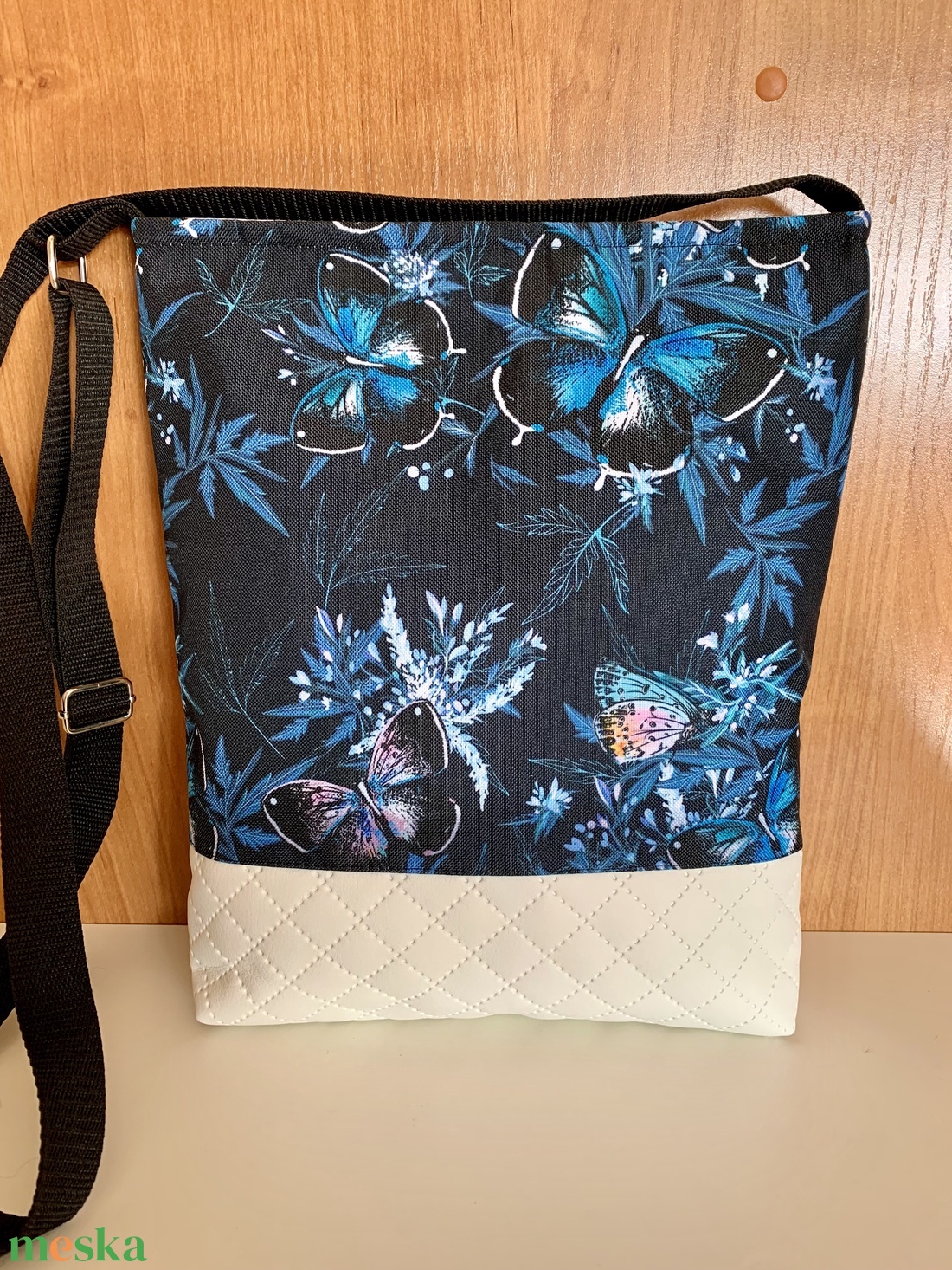 Készletkisöprés! Crossbody pillangó mintás-Válltáska-Oldaltáska-Keresztpántos táska-Vízálló - táska & tok - kézitáska & válltáska - vállon átvethető táska - Meska.hu