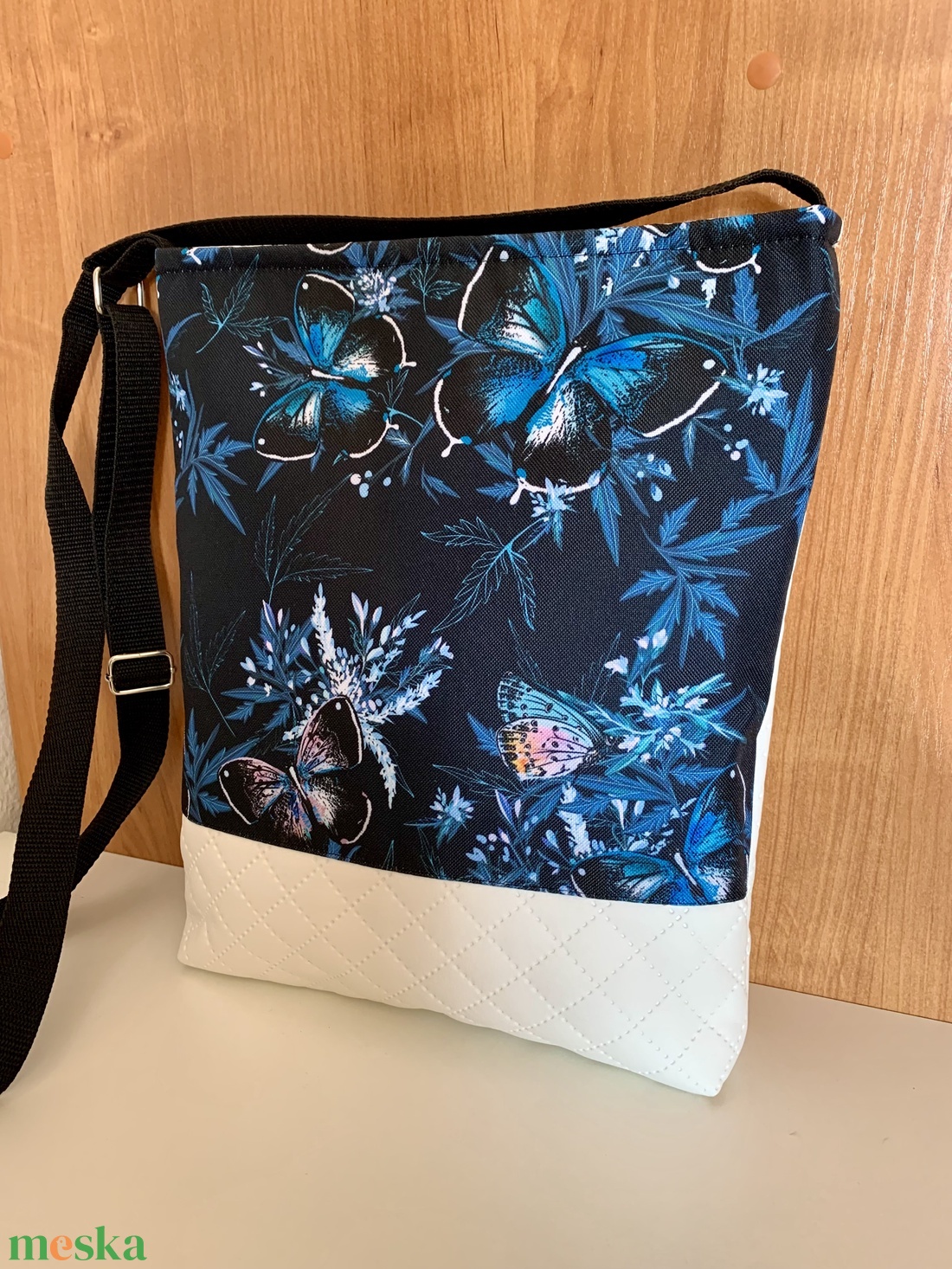 Készletkisöprés! Crossbody pillangó mintás-Válltáska-Oldaltáska-Keresztpántos táska-Vízálló - táska & tok - kézitáska & válltáska - vállon átvethető táska - Meska.hu