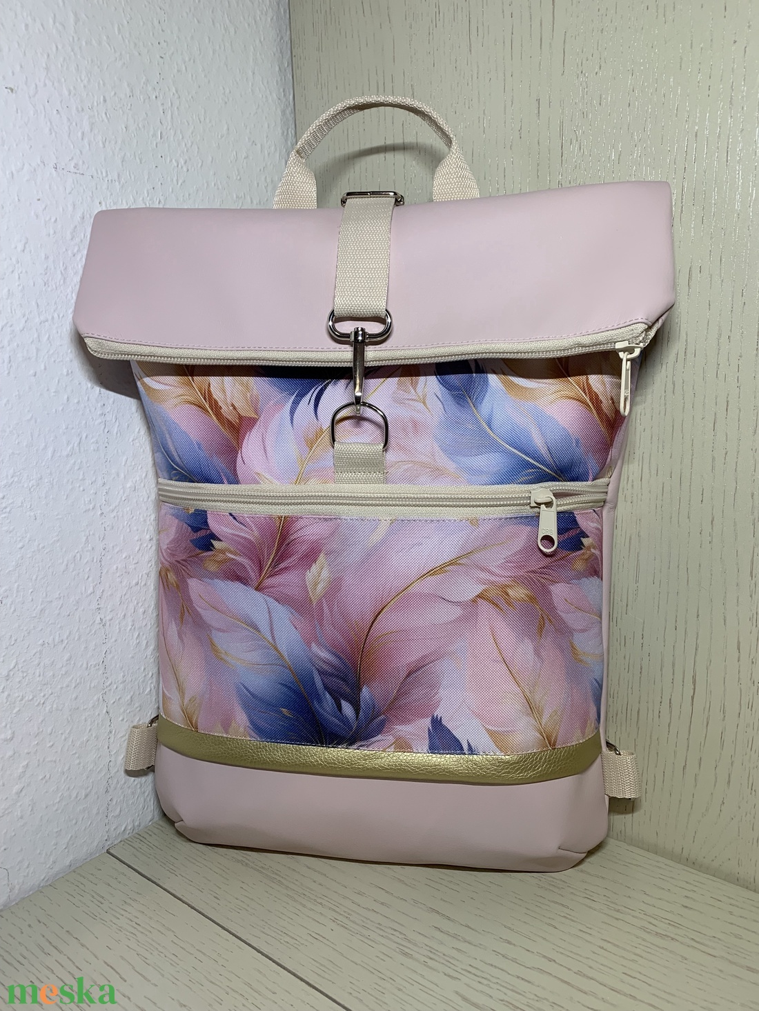 Rolltop Pasztell pihe toll mintás Vízálló-Hátizsák-Hátitáska - táska & tok - hátizsák - roll top hátizsák - Meska.hu