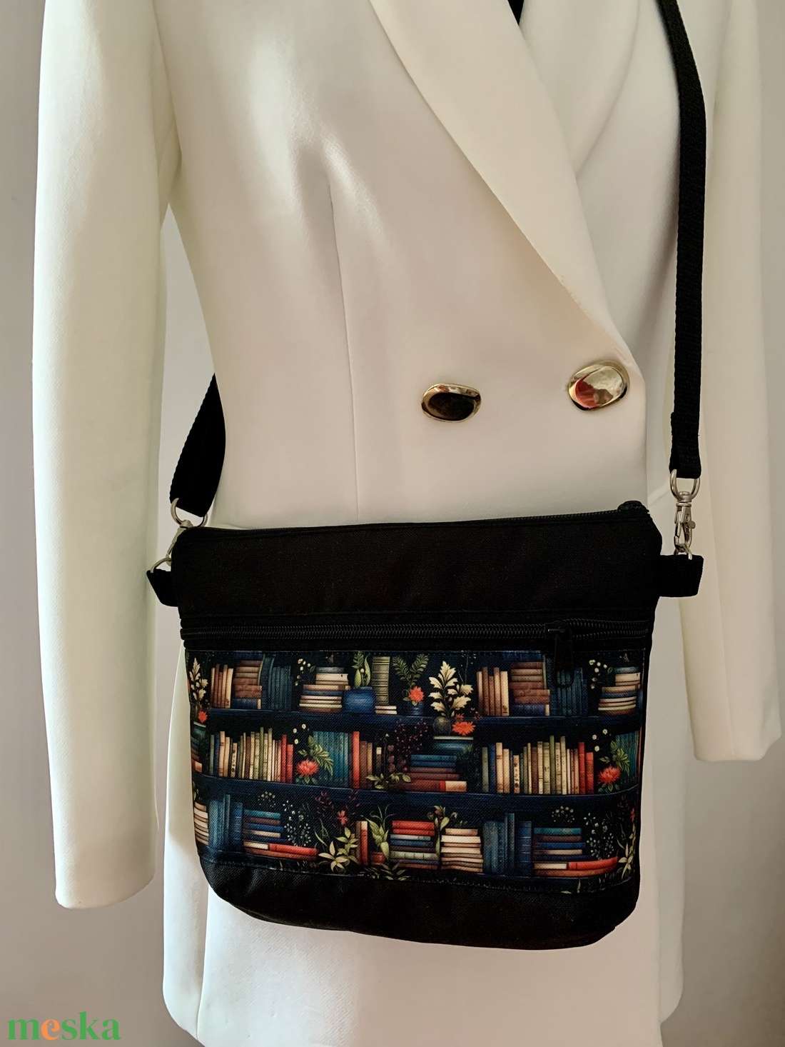 Könyv mintás- crossbody / válltáska/ keresztpántos táska/ oldaltáska - táska & tok - kézitáska & válltáska - válltáska - Meska.hu