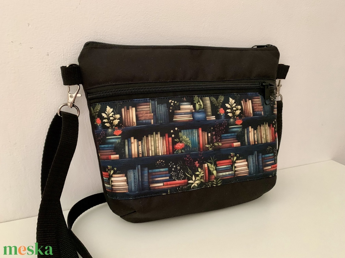 Könyv mintás- crossbody / válltáska/ keresztpántos táska/ oldaltáska - táska & tok - kézitáska & válltáska - válltáska - Meska.hu