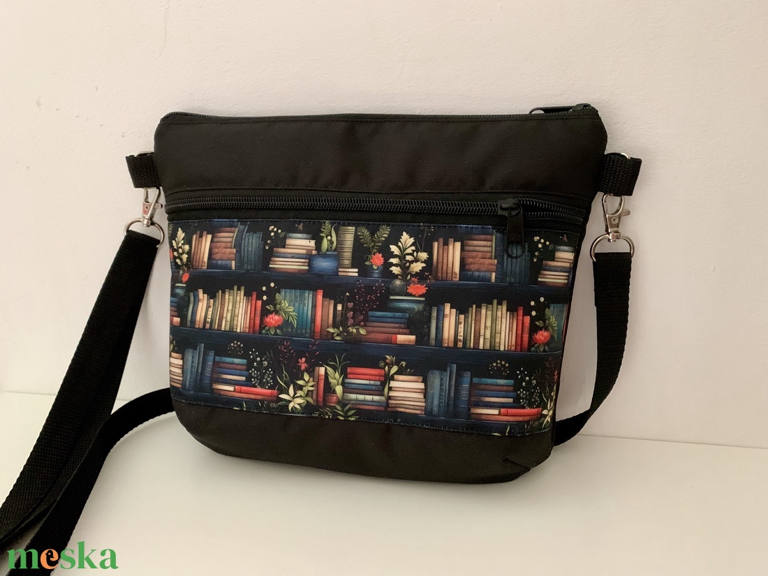 Könyv mintás- crossbody / válltáska/ keresztpántos táska/ oldaltáska - táska & tok - kézitáska & válltáska - válltáska - Meska.hu