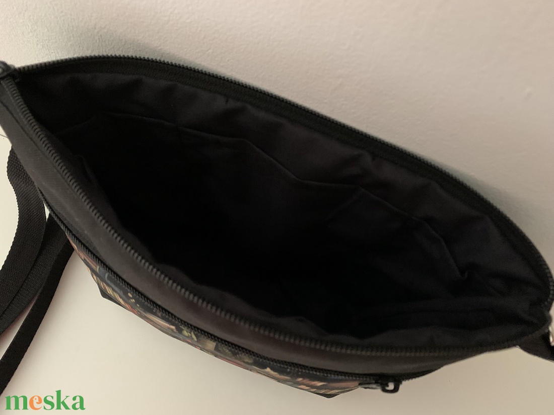 Könyv mintás- crossbody / válltáska/ keresztpántos táska/ oldaltáska - táska & tok - kézitáska & válltáska - válltáska - Meska.hu