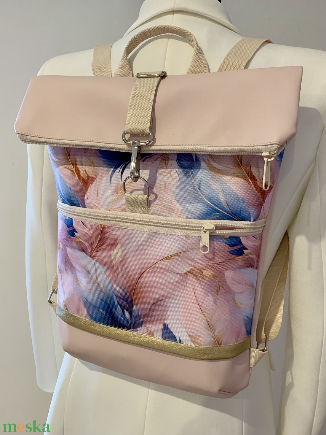 Rolltop Pasztell pihe toll mintás Vízálló-Hátizsák-Hátitáska - táska & tok - hátizsák - roll top hátizsák - Meska.hu