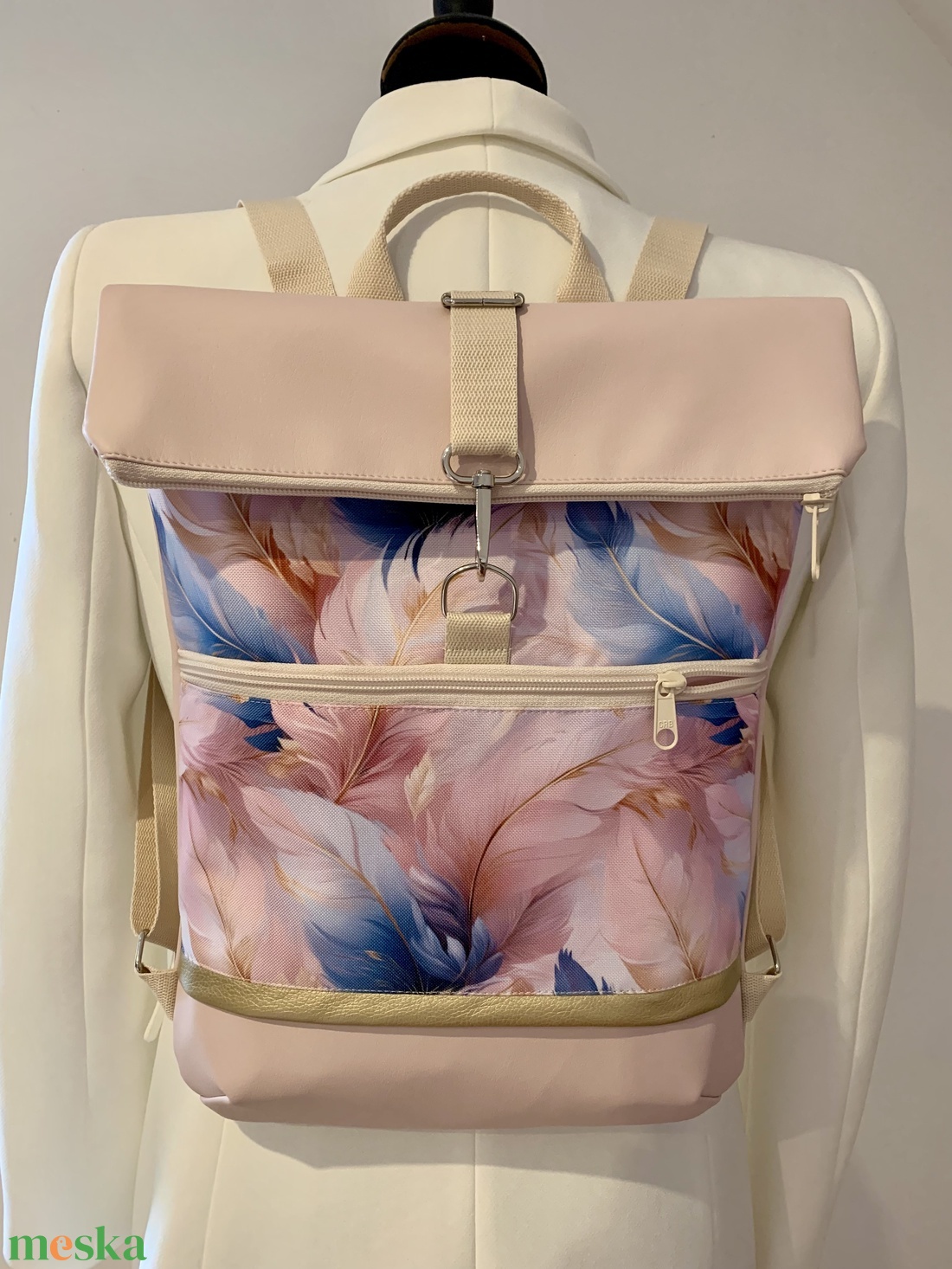 Rolltop Pasztell pihe toll mintás Vízálló-Hátizsák-Hátitáska - táska & tok - hátizsák - roll top hátizsák - Meska.hu