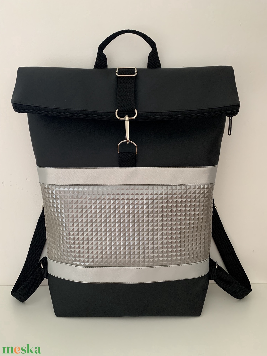   Rolltop hátizsák, Fekete-ezüst, Hátitáska, Vízálló - táska & tok - hátizsák - roll top hátizsák - Meska.hu