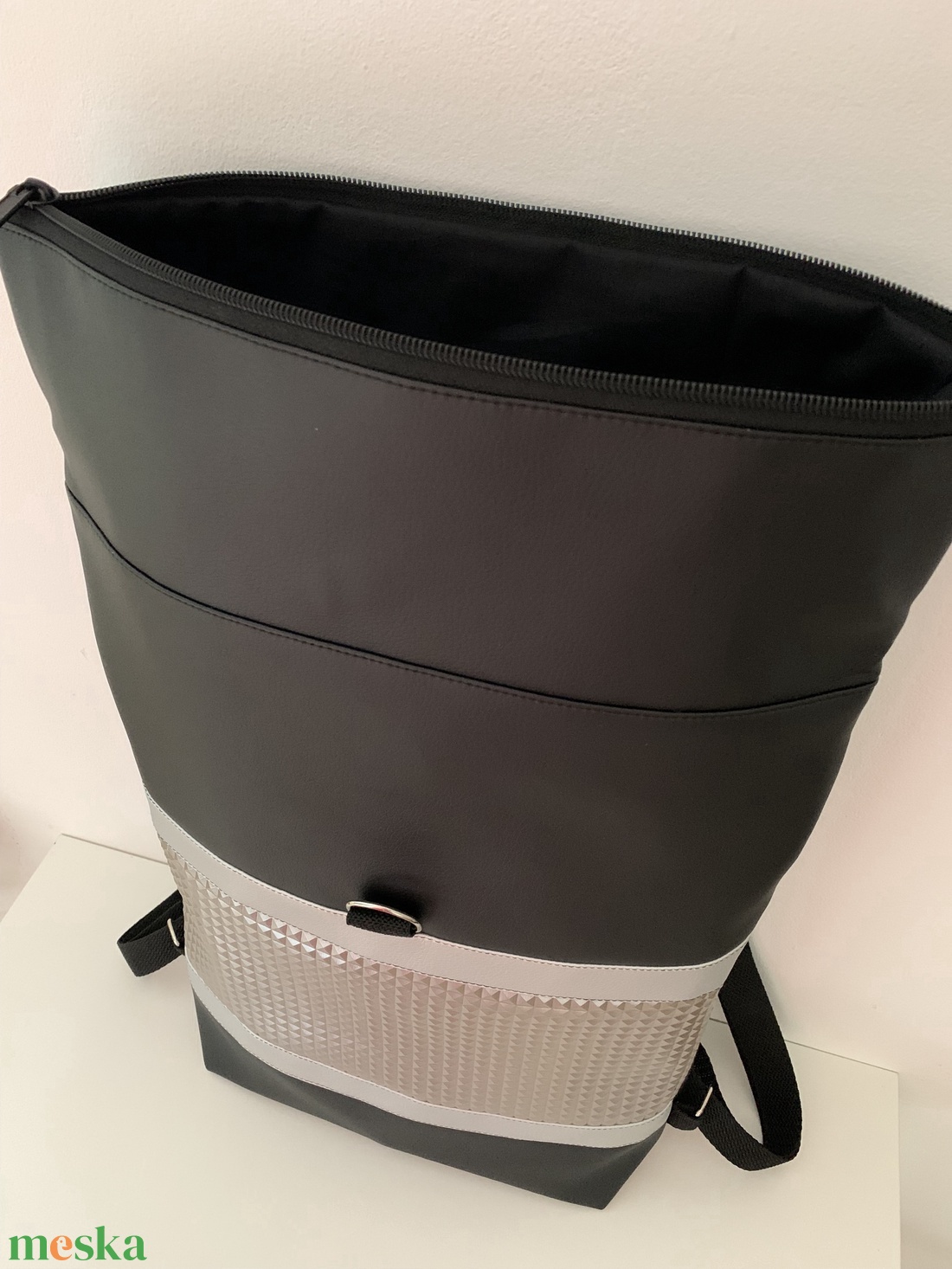   Rolltop hátizsák, Fekete-ezüst, Hátitáska, Vízálló - táska & tok - hátizsák - roll top hátizsák - Meska.hu