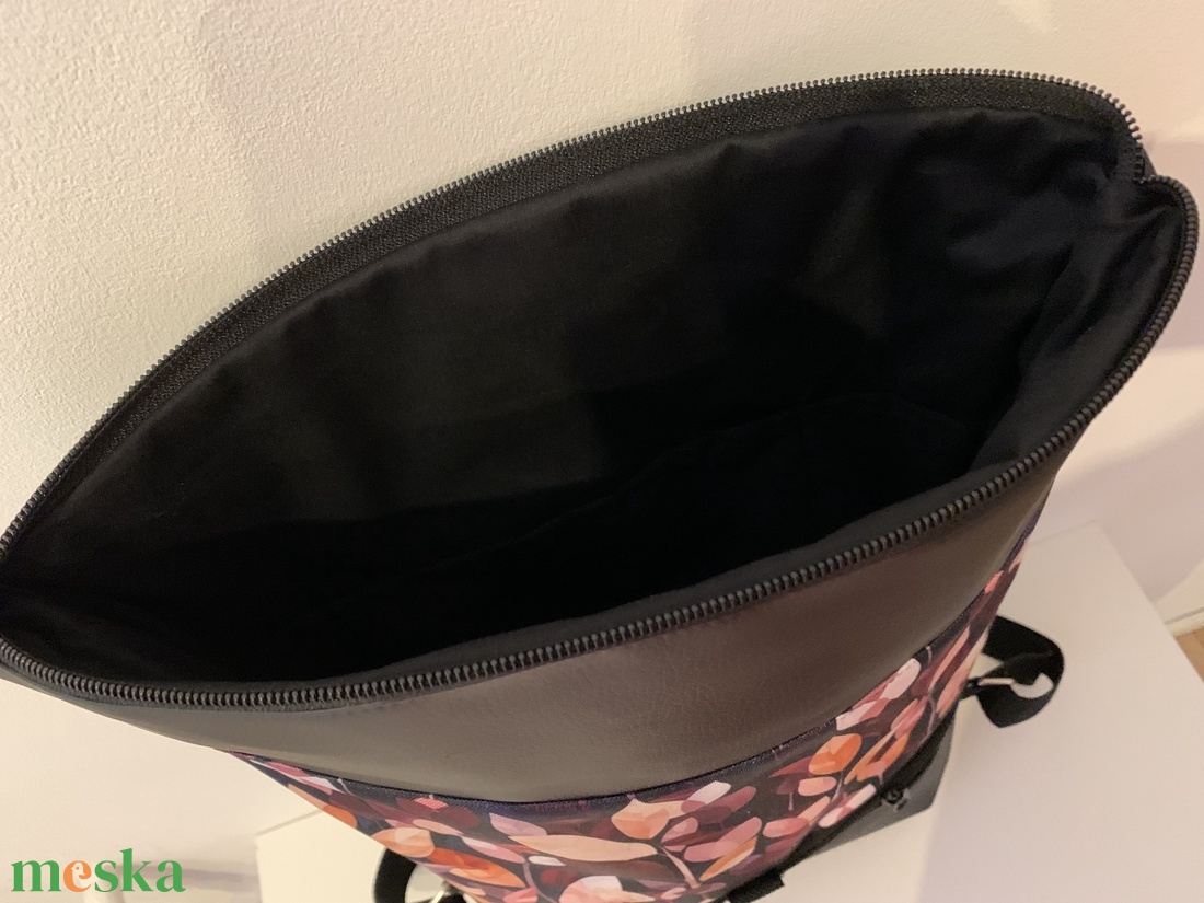 Rolltop Fekete-Bíbor lomb-Vízálló-Hátizsák-Hátitáska  - táska & tok - hátizsák - roll top hátizsák - Meska.hu