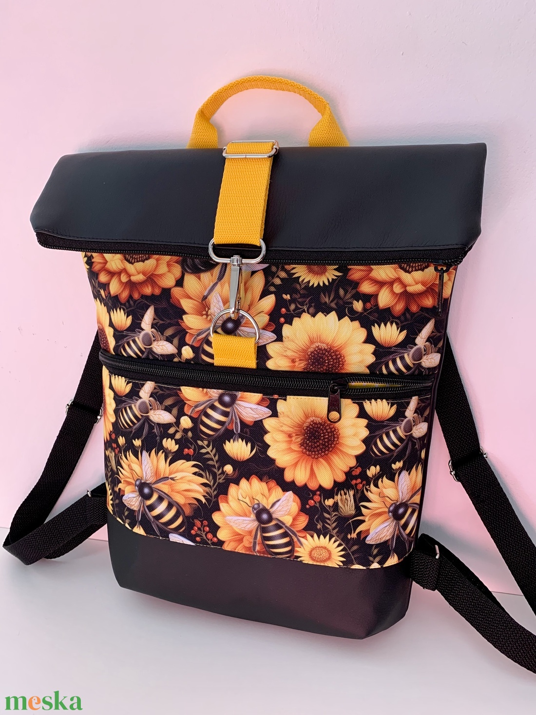 Rolltop Méhecske-napraforgó mintás Vízálló-Hátizsák-Hátitáska - táska & tok - hátizsák - roll top hátizsák - Meska.hu