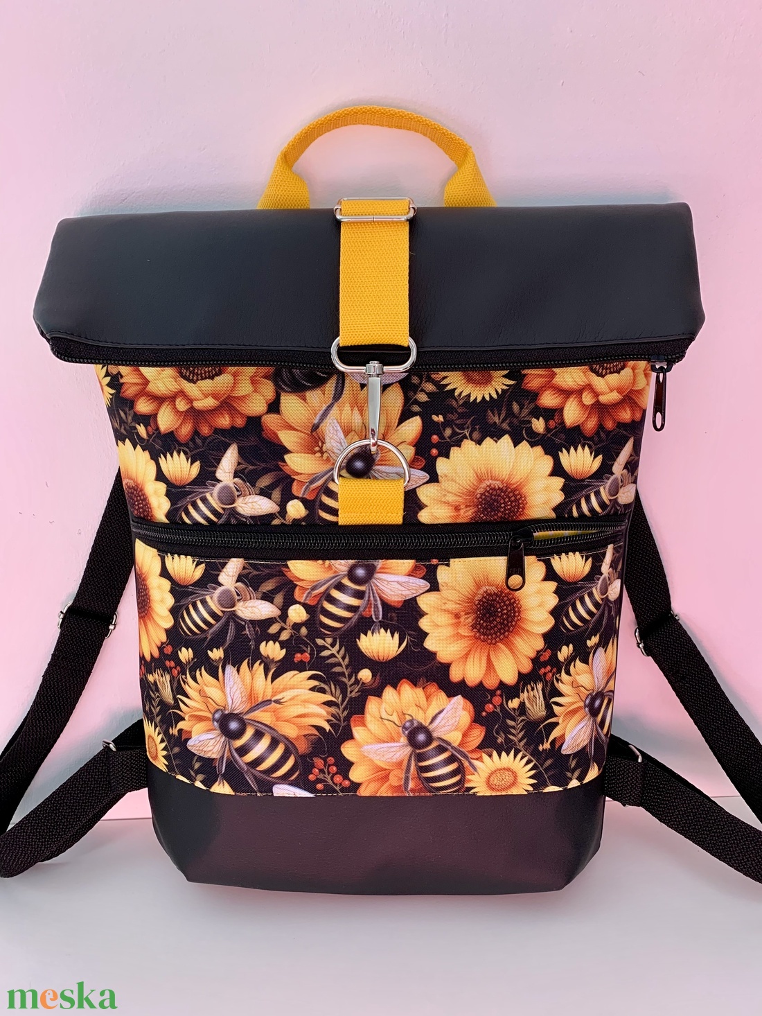 Rolltop Méhecske-napraforgó mintás Vízálló-Hátizsák-Hátitáska - táska & tok - hátizsák - roll top hátizsák - Meska.hu