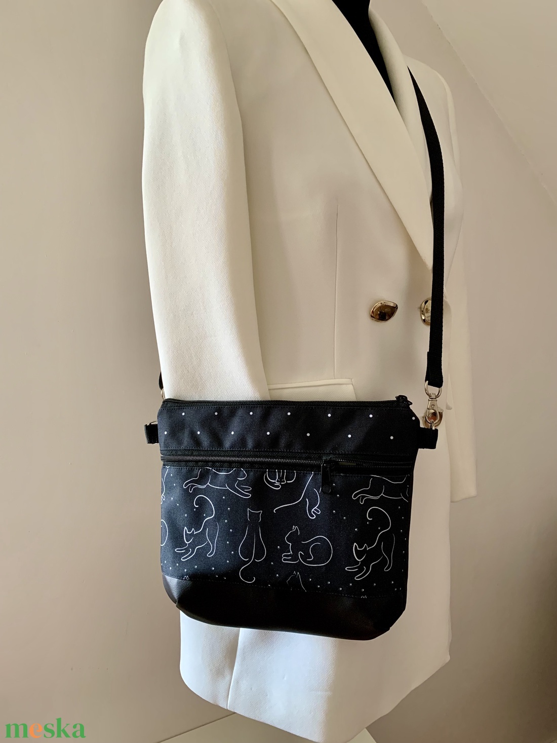  Vállon átvethető táska-cross body-Rajzolt macskák - táska & tok - kézitáska & válltáska - vállon átvethető táska - Meska.hu