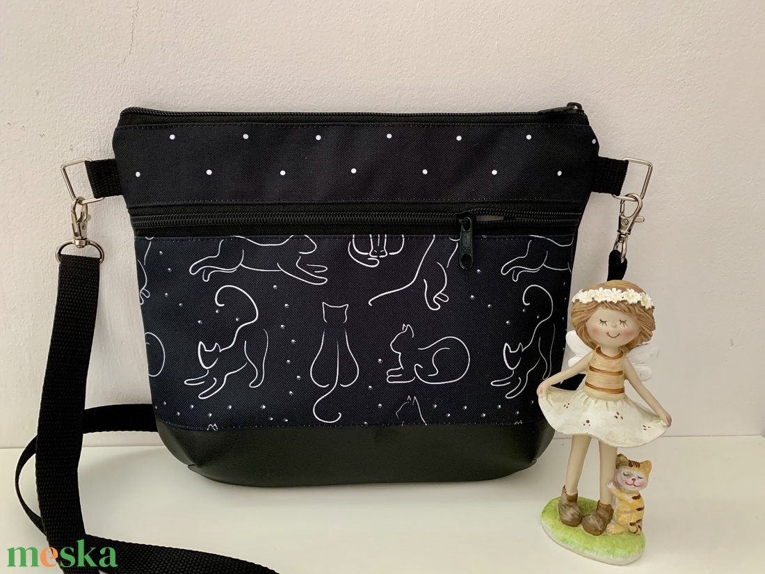  Vállon átvethető táska-cross body-Rajzolt macskák - táska & tok - kézitáska & válltáska - vállon átvethető táska - Meska.hu