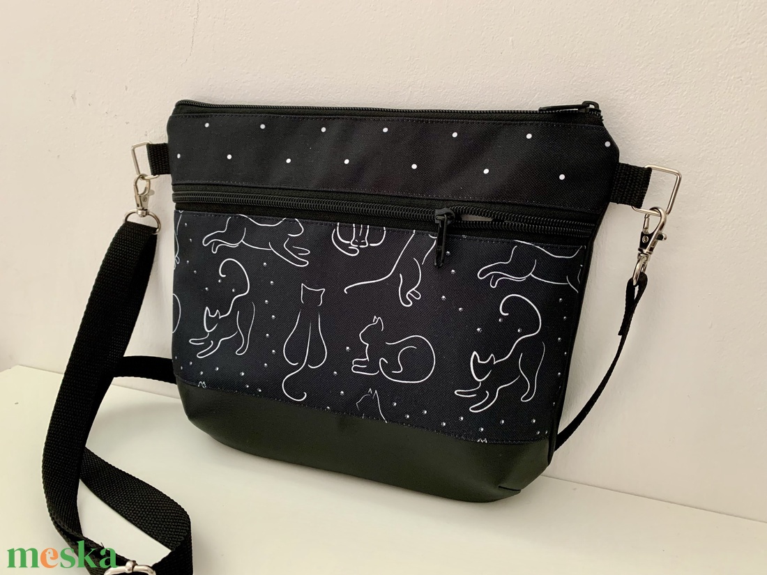  Vállon átvethető táska-cross body-Rajzolt macskák - táska & tok - kézitáska & válltáska - vállon átvethető táska - Meska.hu