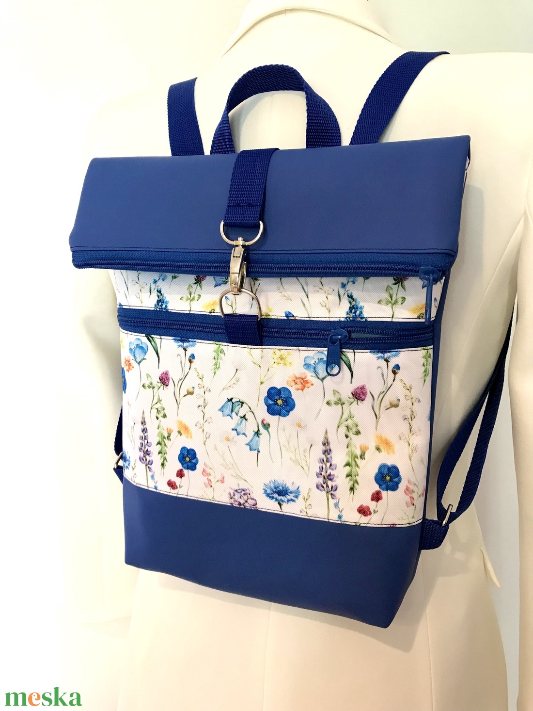 Rolltop kék-színes virágos Vízálló-Hátizsák-Hátitáska  - táska & tok - hátizsák - roll top hátizsák - Meska.hu