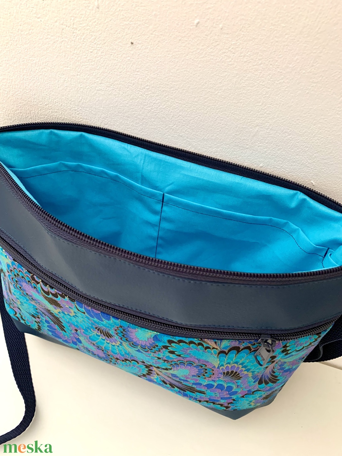  Absztrakt mintás crossbody / válltáska/ keresztpántos táska/ oldaltáska - táska & tok - kézitáska & válltáska - vállon átvethető táska - Meska.hu