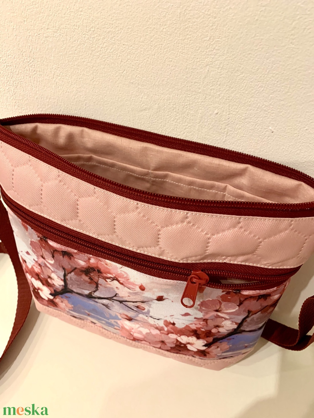 Vállon átvethető táska-cross body-Cseresznye virág mintás  - táska & tok - kézitáska & válltáska - vállon átvethető táska - Meska.hu