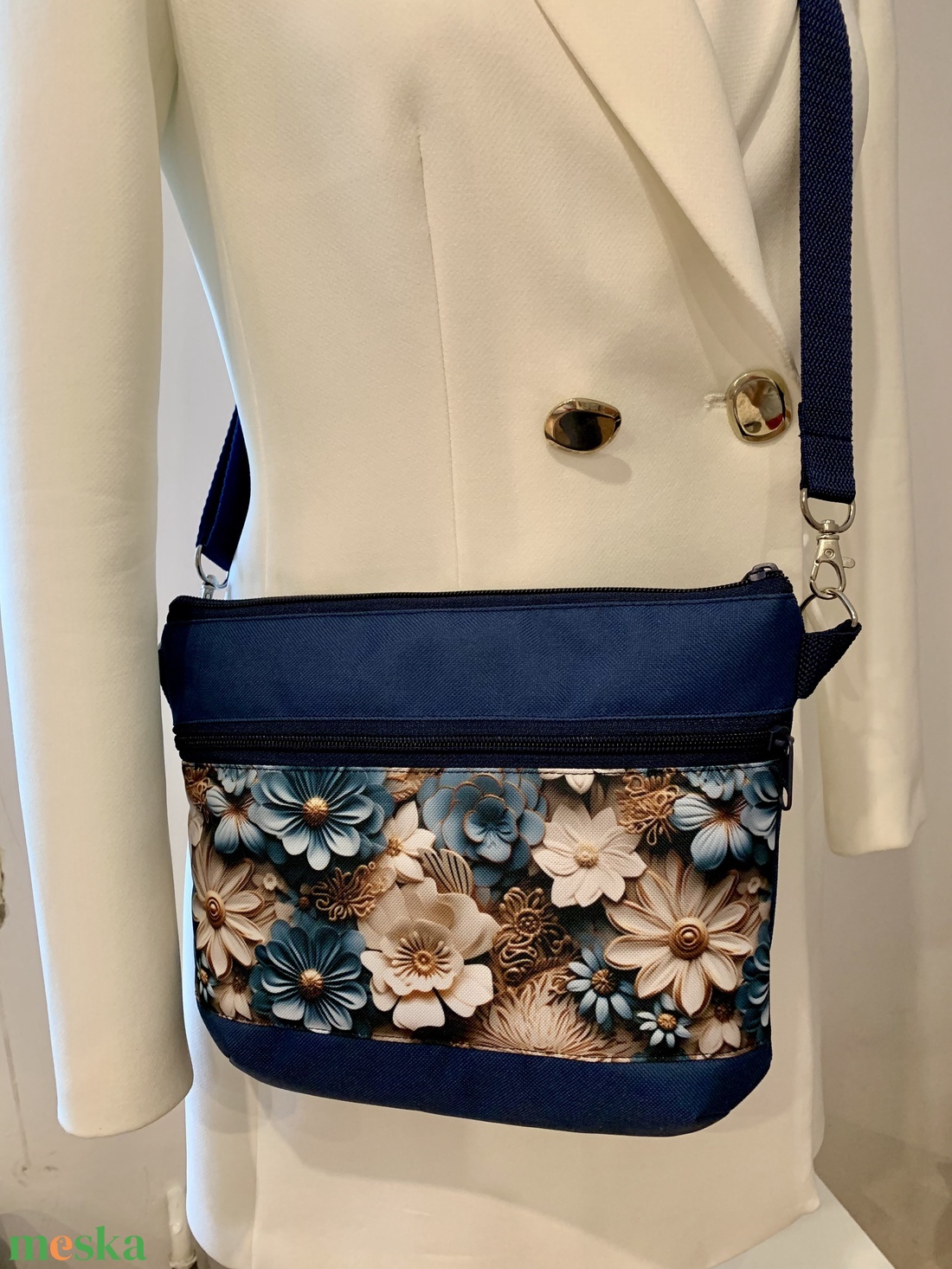  Crossbody Kék-virág mintás válltáska/ keresztpántos táska/ oldaltáska             - táska & tok - kézitáska & válltáska - vállon átvethető táska - Meska.hu