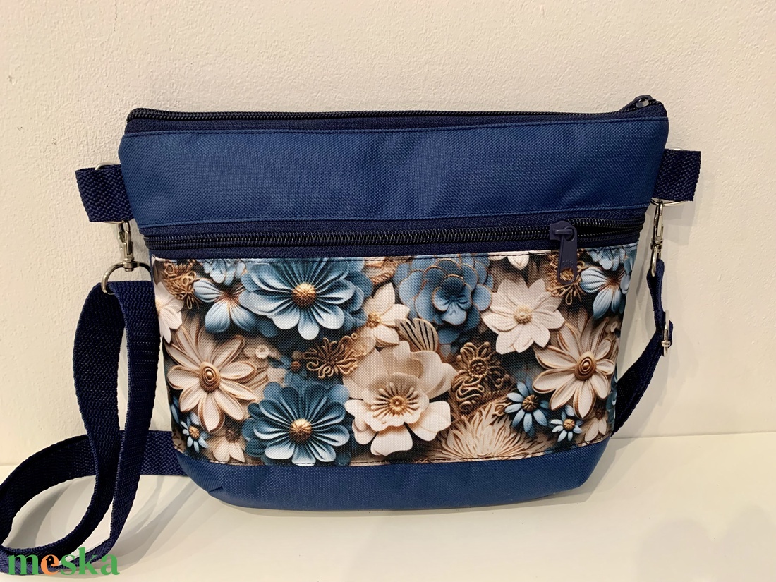  Crossbody Kék-virág mintás válltáska/ keresztpántos táska/ oldaltáska             - táska & tok - kézitáska & válltáska - vállon átvethető táska - Meska.hu